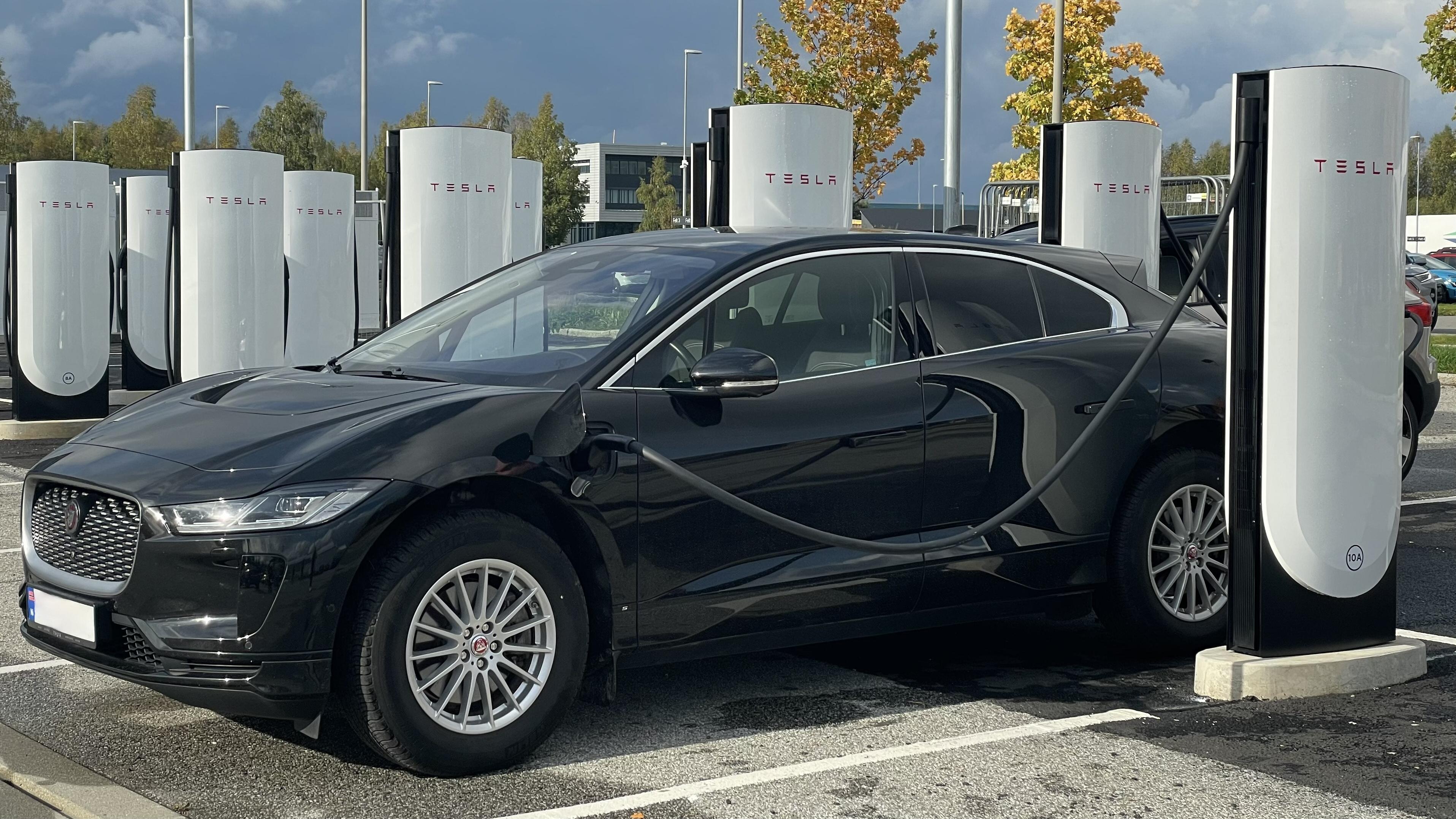 Norges første Tesla V4-Supercharger er åpnet