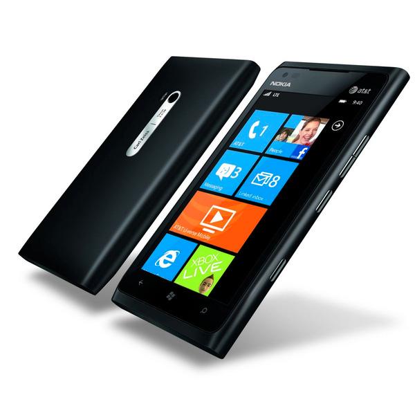 I USA er AT&T positive til Lumia 900 &ndash; til tross for at toppmodellen i praksis må selges som "kronesmobil" med binding.