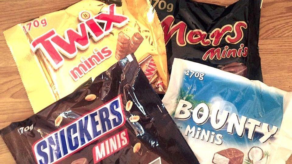 SMÅTT ER GODT: Små utgaver av Snickers, Twix, Mars og Bounty er en sikker vinner og finnes i flere butikkjeder. Foto: Paal Nygård