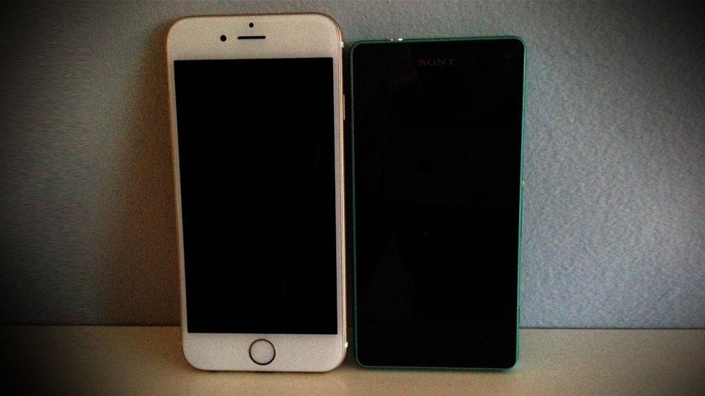 Apple iPhone 6 har en 4,7-tommers skjerm. Sony Xperia Z3 Compact har en 4,6-tommers skjerm. Den første er likevel vesentlig større enn den andre. Foto: Teknofil.no