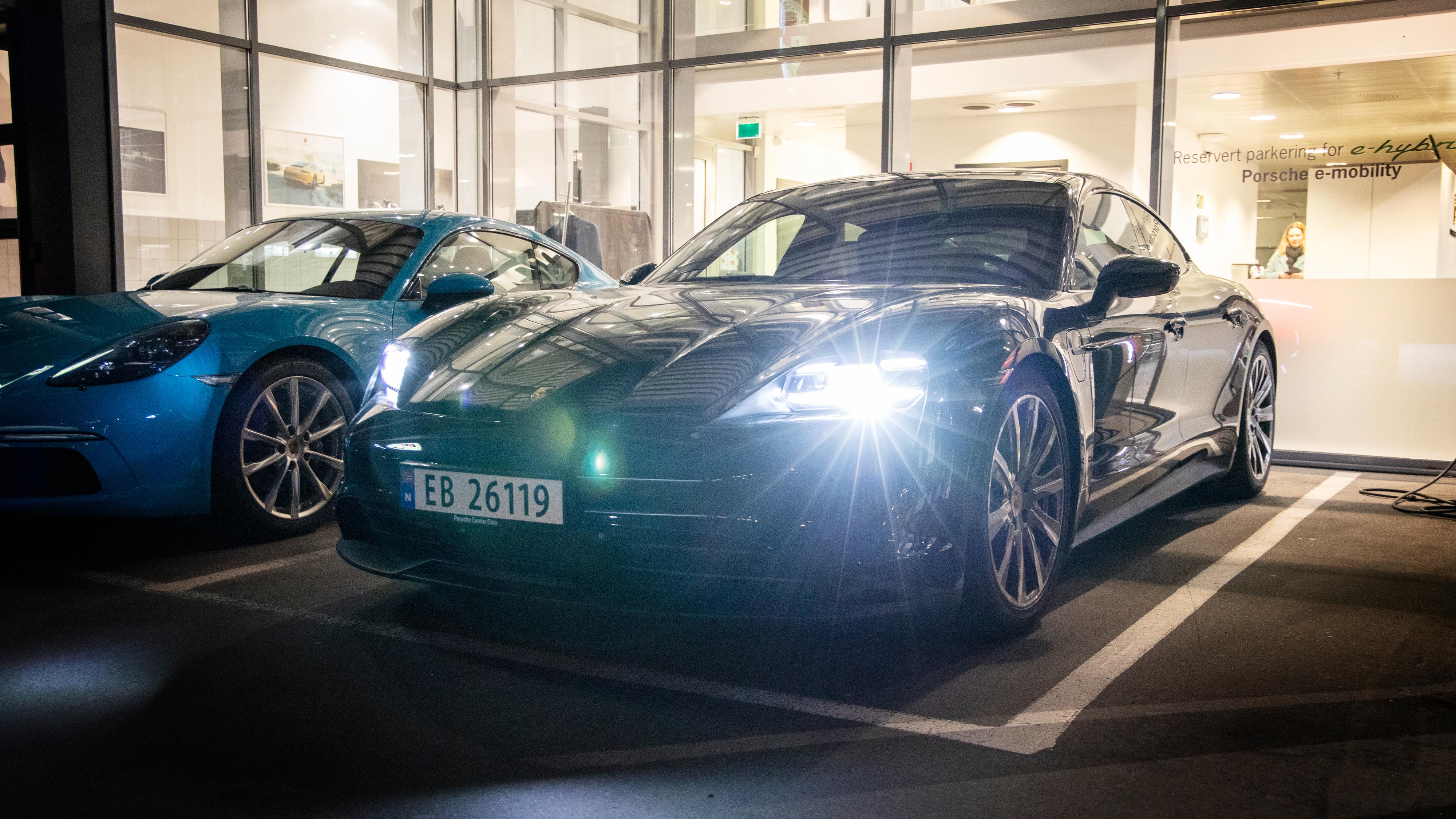 Porsche-importør Autozentrum Sport har lagt på prisen på Taycan med en god del. 