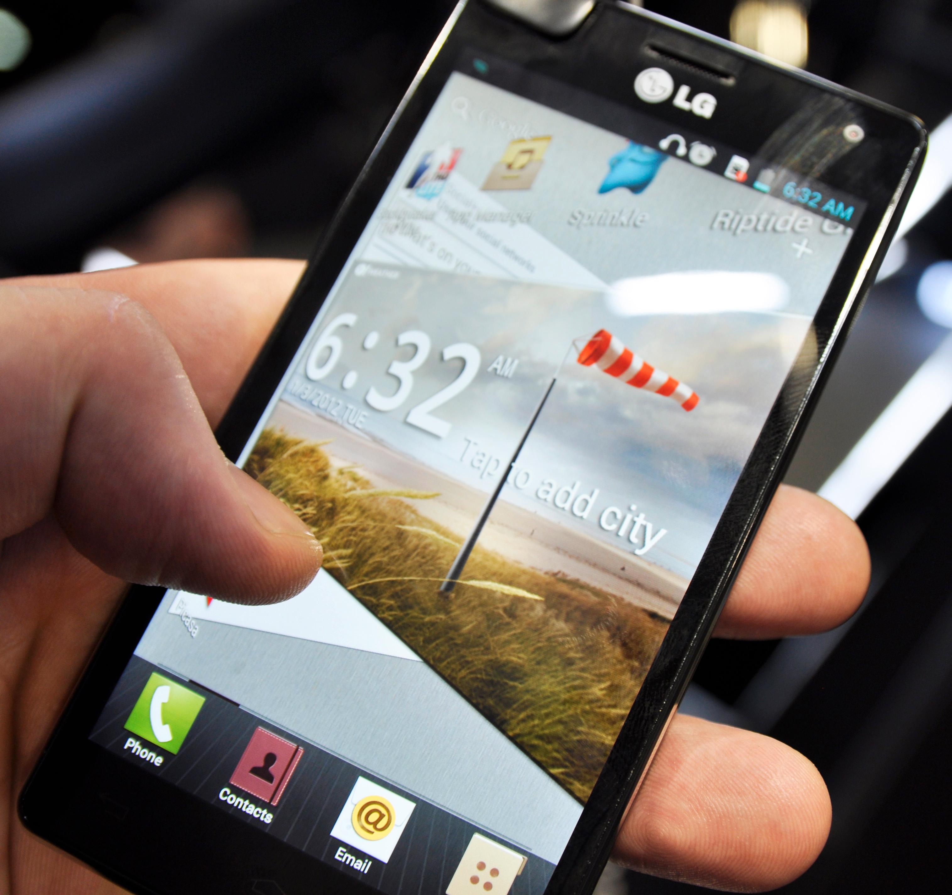 LG Optimus 4X HD har firekjerners prosessor og 4,7-tommers skjerm med 720p HD-oppløsning.