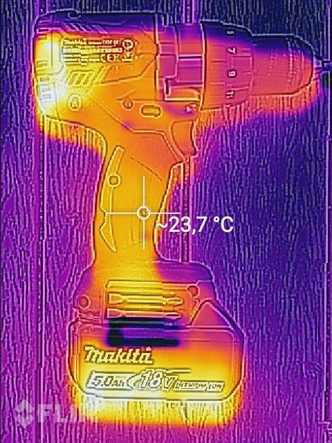 Termobilder: Vi sjekket maskinene med termokamera for å se hvordan det så ut når de koblet ned på grunn av varmgang. Det er lett å se at det er motoren og batteriet som får den største belastningen.