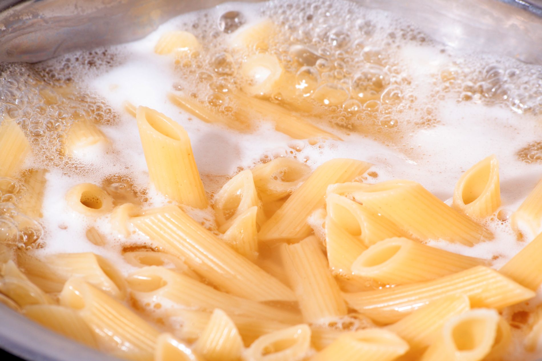 Kokt pasta går att frysa, men det blir inte så gott när den tinas. 