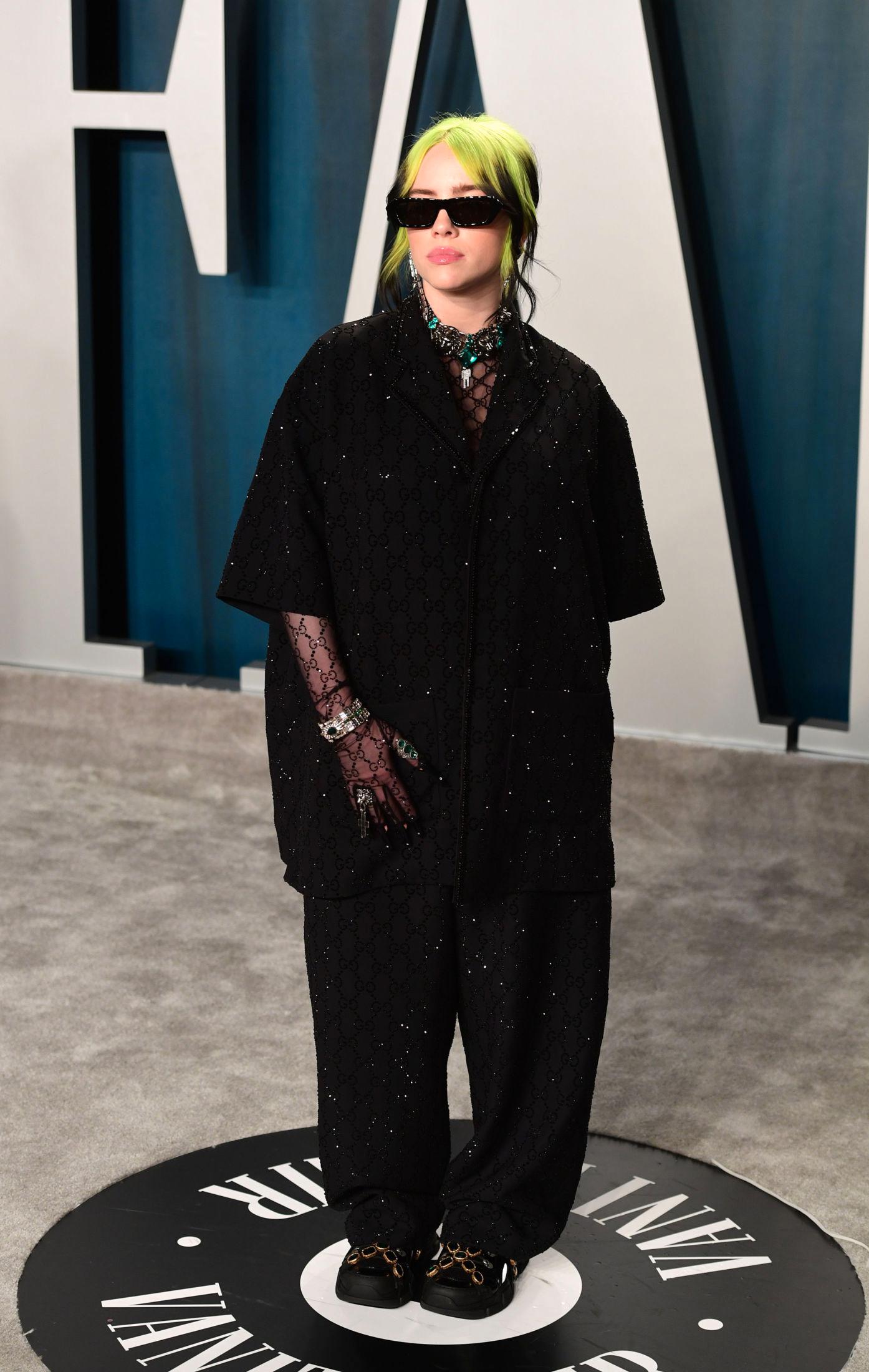 KUL: Billie Eilish i dress fra Gucci. Foto: Ian West/Pa Photos.