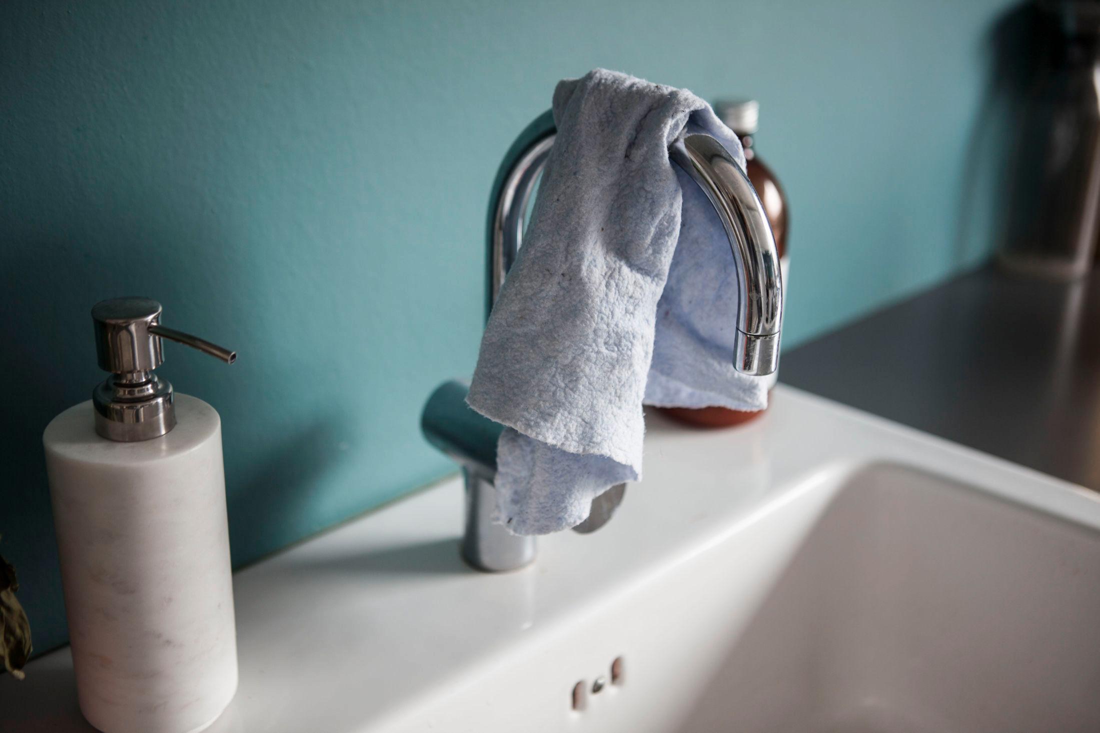 BAKTERIEBOMBE: Holder du det rent nok? Bytt ut kluter daglig, og svamper et par ganger i uken. Foto: Marie Moen Kingsrød/VG