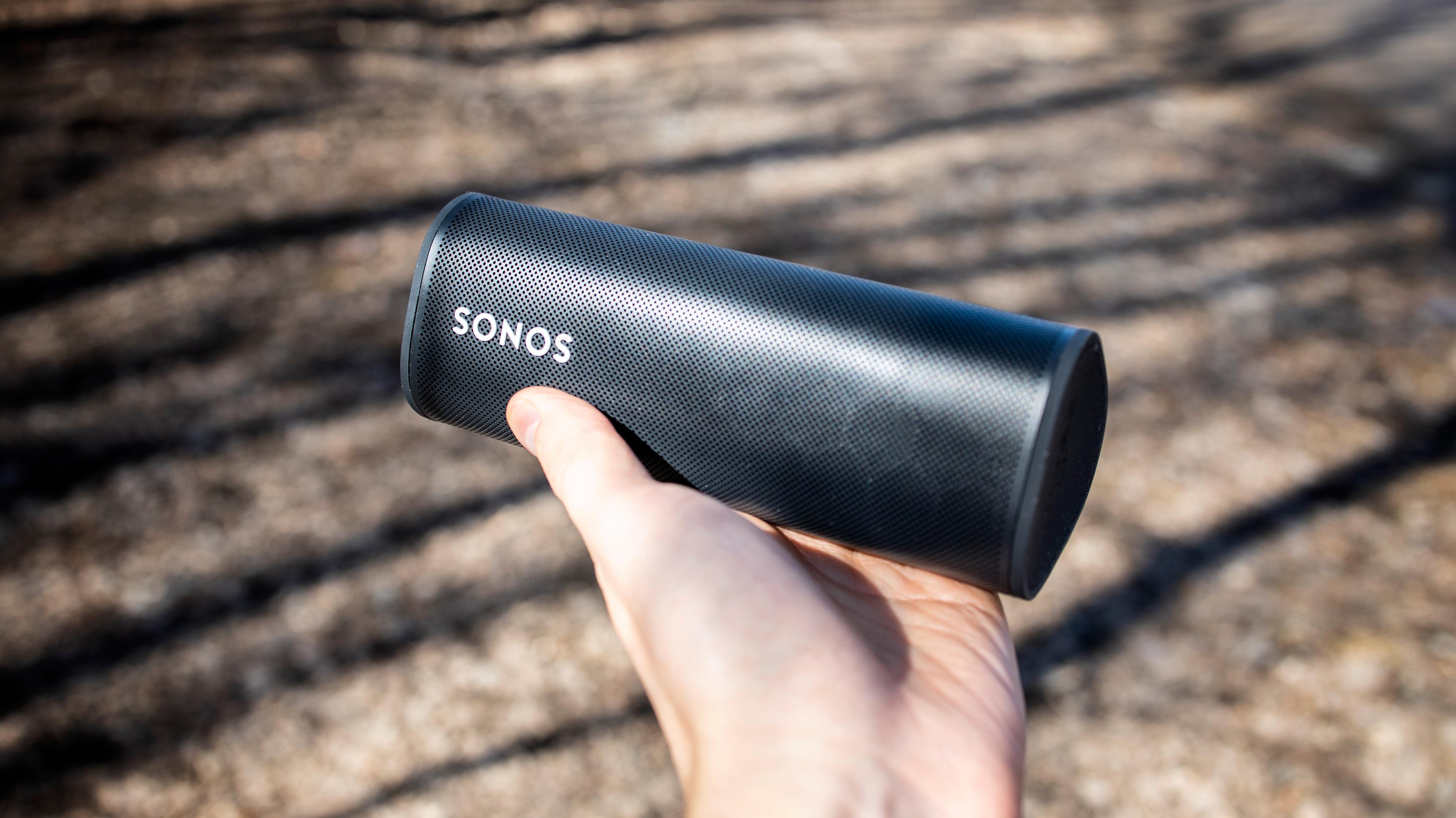 Sonos Roam er en svært kompakt høyttaler. 