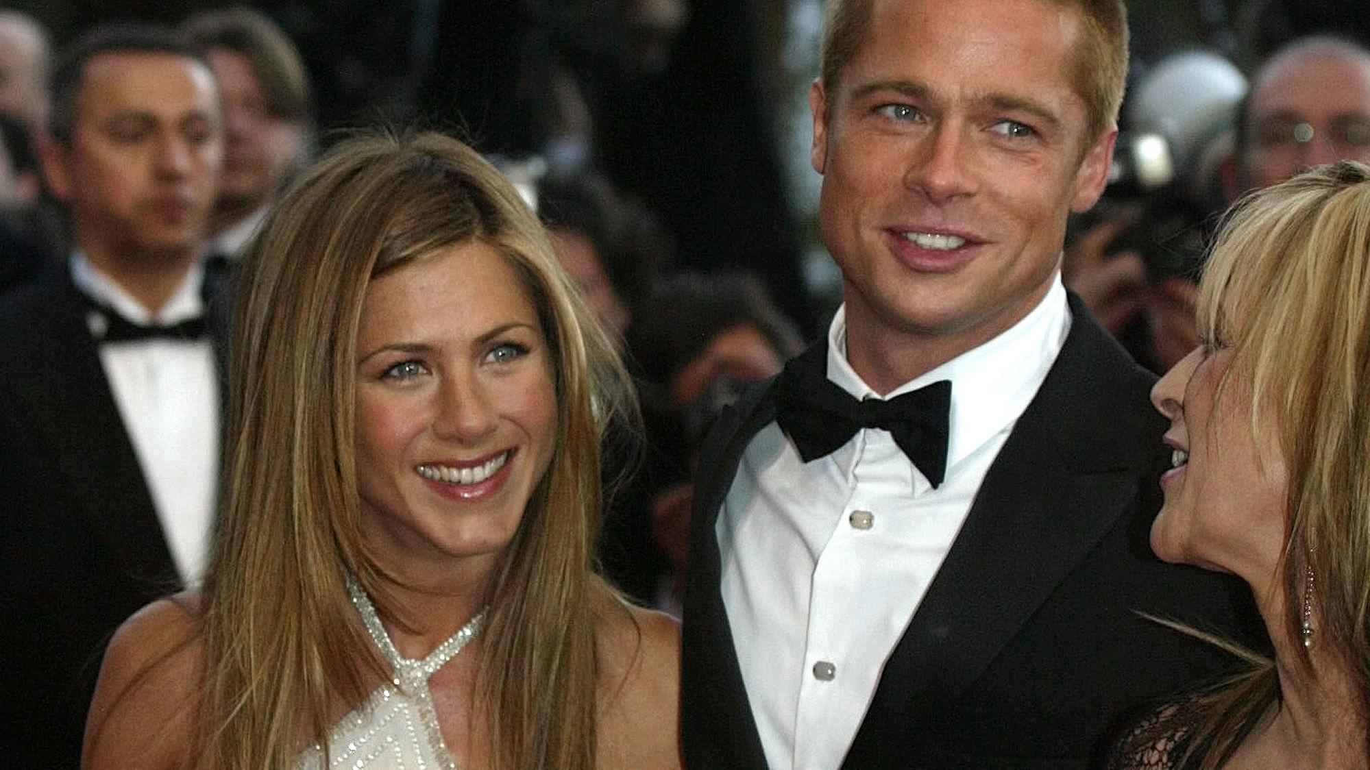 FRISYREN ALLE VILLE HA: Jennifer Aniston avbildet med daværende kjæreste, Brad Pitt, i 2004. Foto: AP