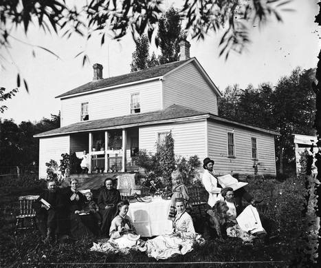 Bilde av familien Skavlem i Wisconsin, USA. (Foto: Andreas Larsen Dahl, rundt 1875)