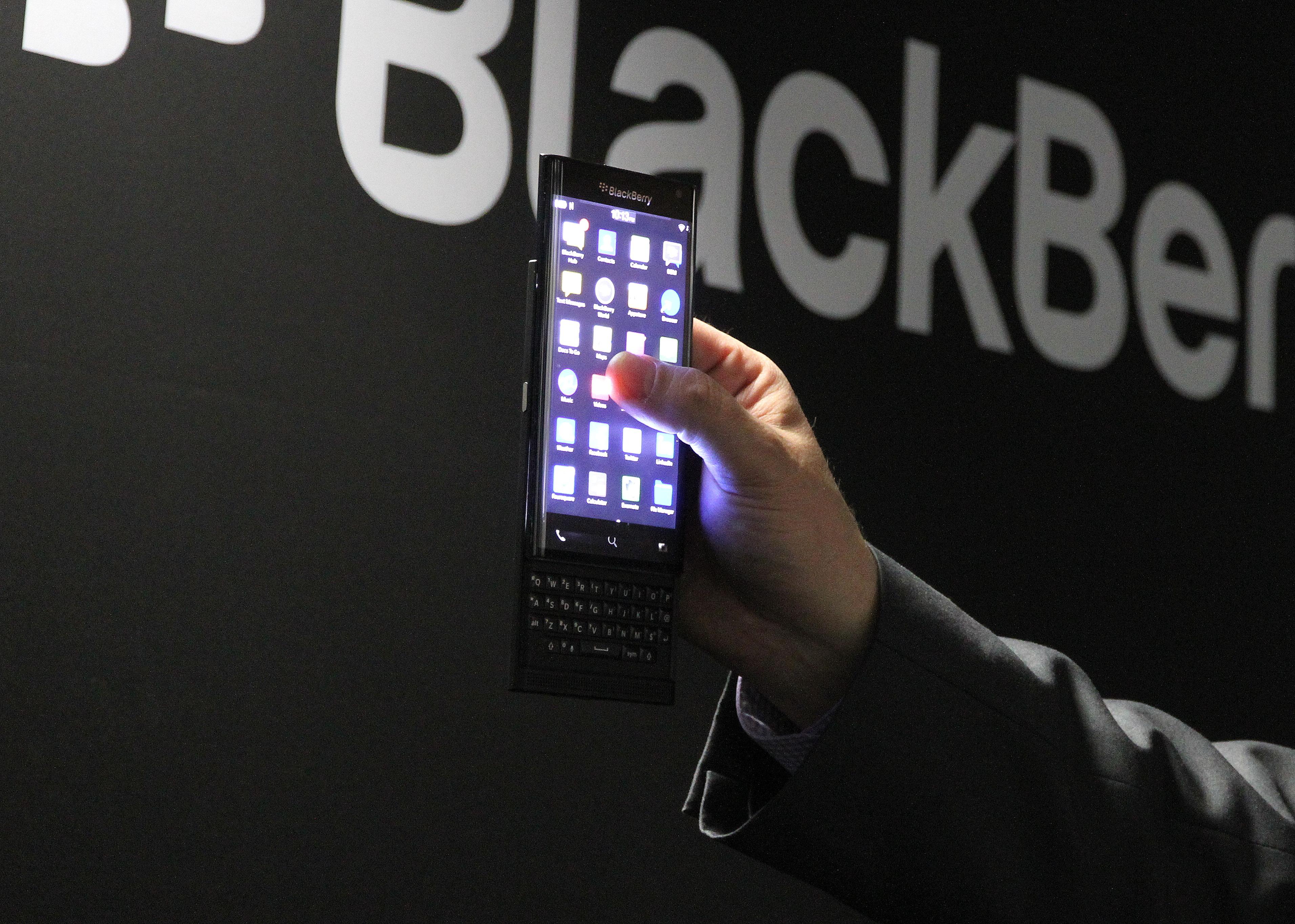 Dette er den nye tastaturtelefonen BlackBerry viste frem i Mars, som kanskje kommer med Android til høsten. Foto: BlackBerry