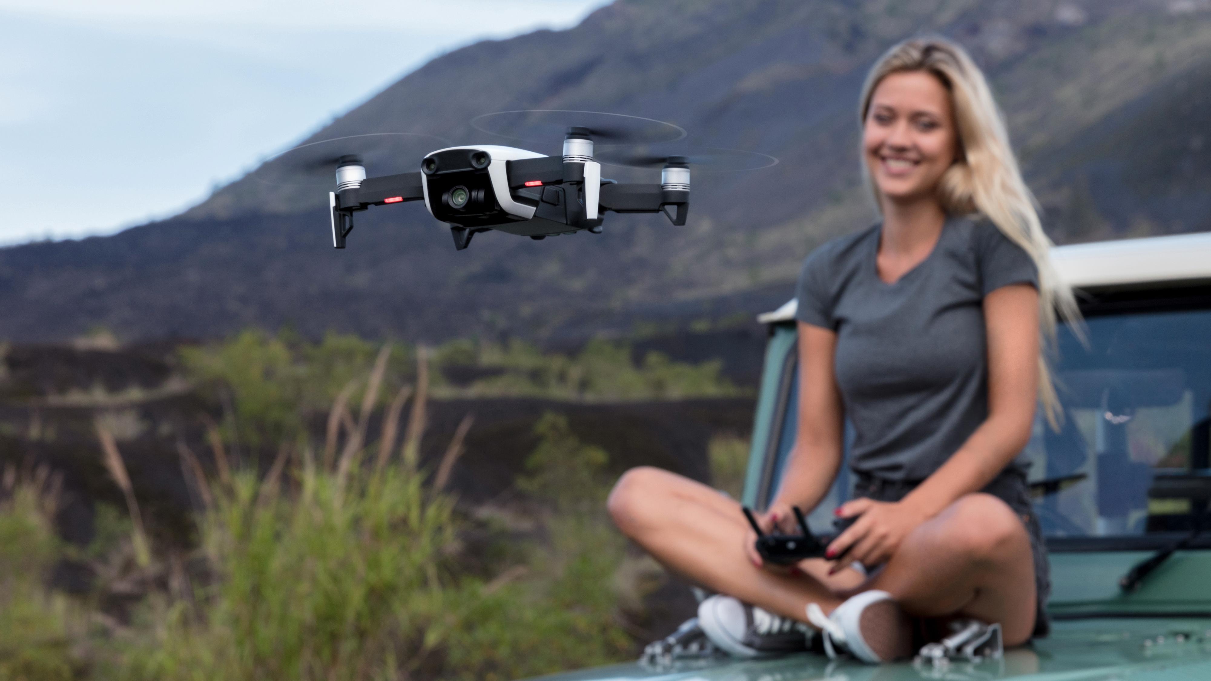 DJIs nye drone er en liten tass med 4K-oppløsning