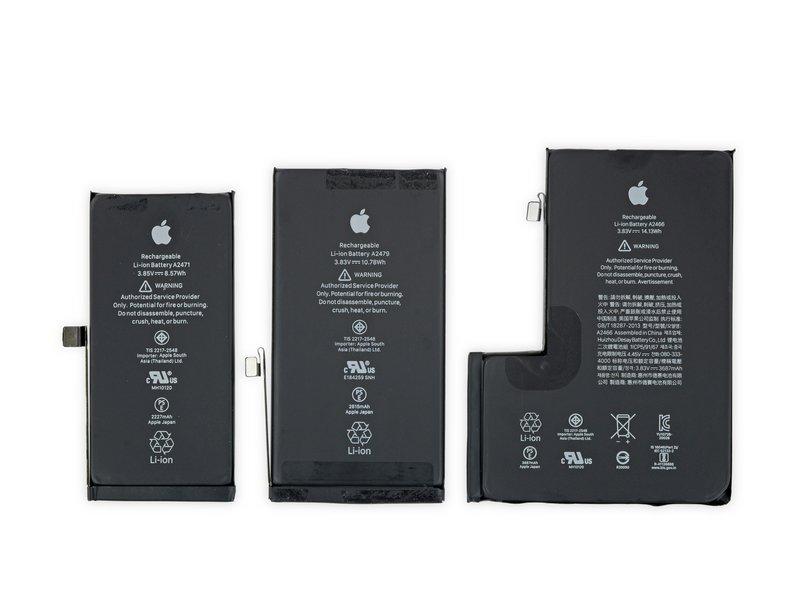 Her ser du de ulike batteriene. Fra venstre: iPhone 12 Mini, iPhone 12 / iPhone 12 Pro og iPhone 12 Pro Max. 
