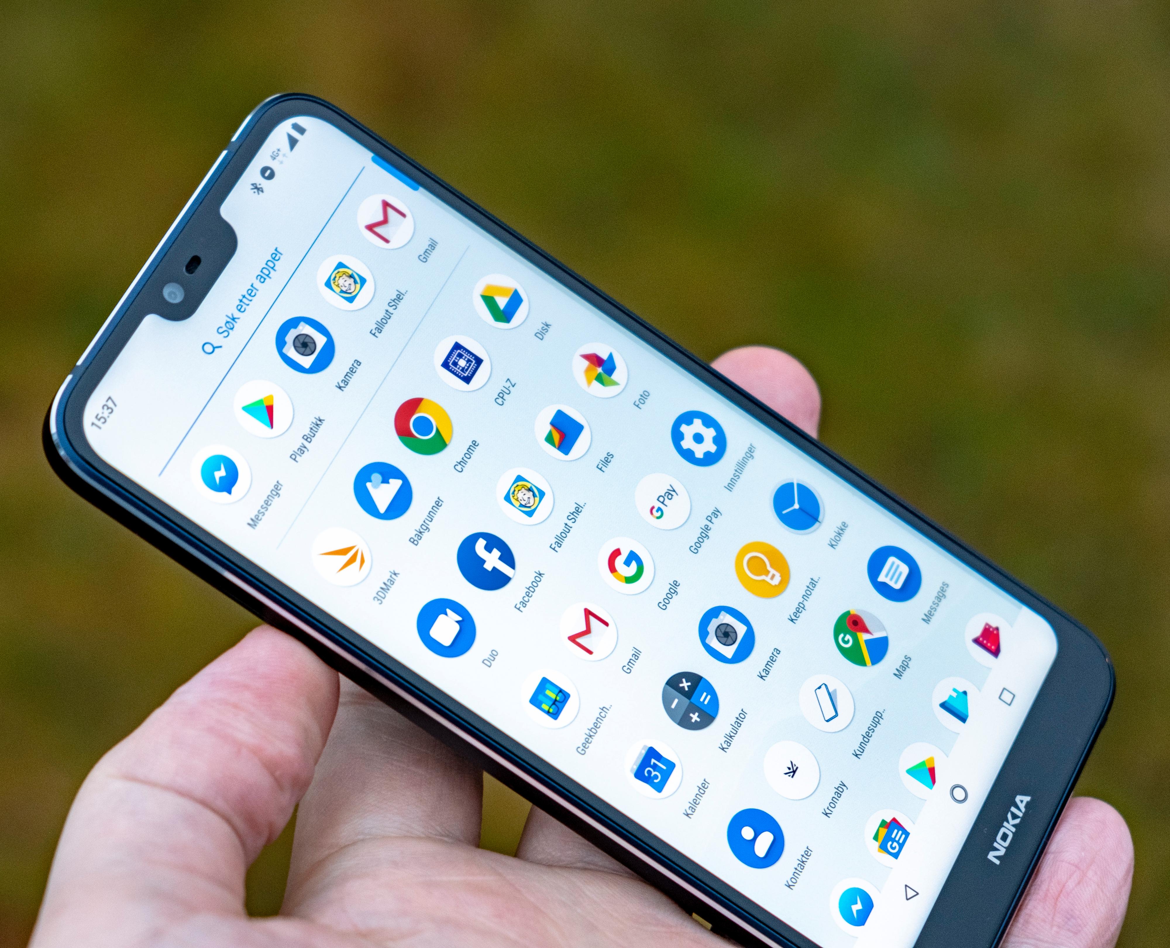 Dette er en Android One-mobil. Det betyr at den får menyene sine rett fra Google, uten masse fiksfakserier fra mobilprodusenten. Likevel oppleves den som noen hakk mindre responsiv enn Nokia 7 Plus, som er del av samme program og bare har litt kraftigere maskinvare.