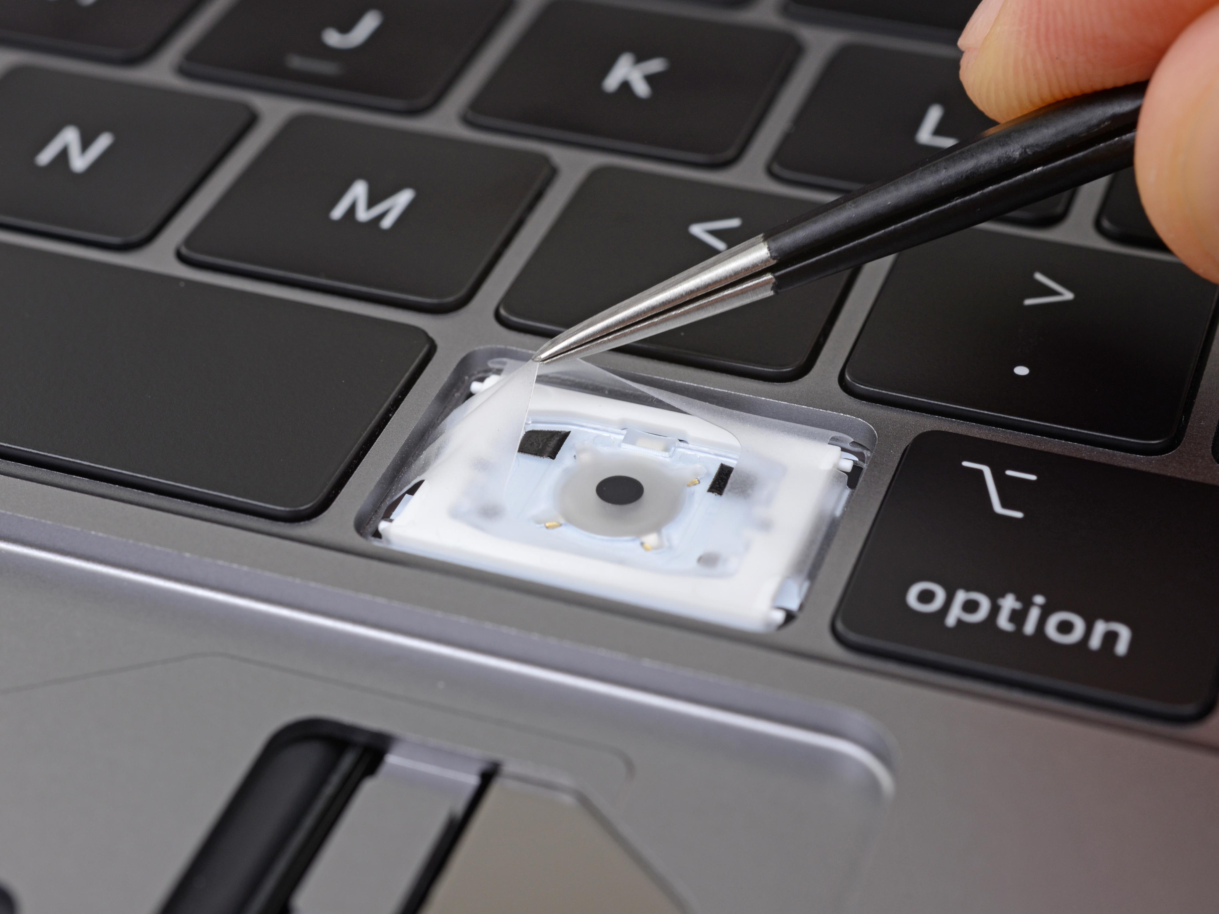 De nye silkonmembranene skal både gjøre tastaturet stillere og beskytte mot at partikler kommer inn.
