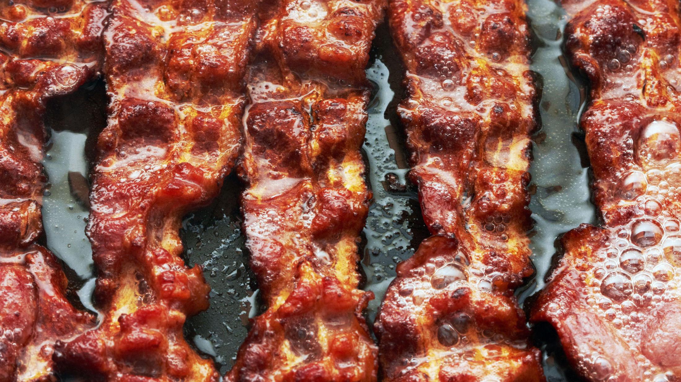 HELSPRØTT: Det er kanskje helt sprøtt å lage en hel bok om bacon, men det er helt sikkert at bacon bør serveres helt sprøtt. Foto: NTB Scanpix.
