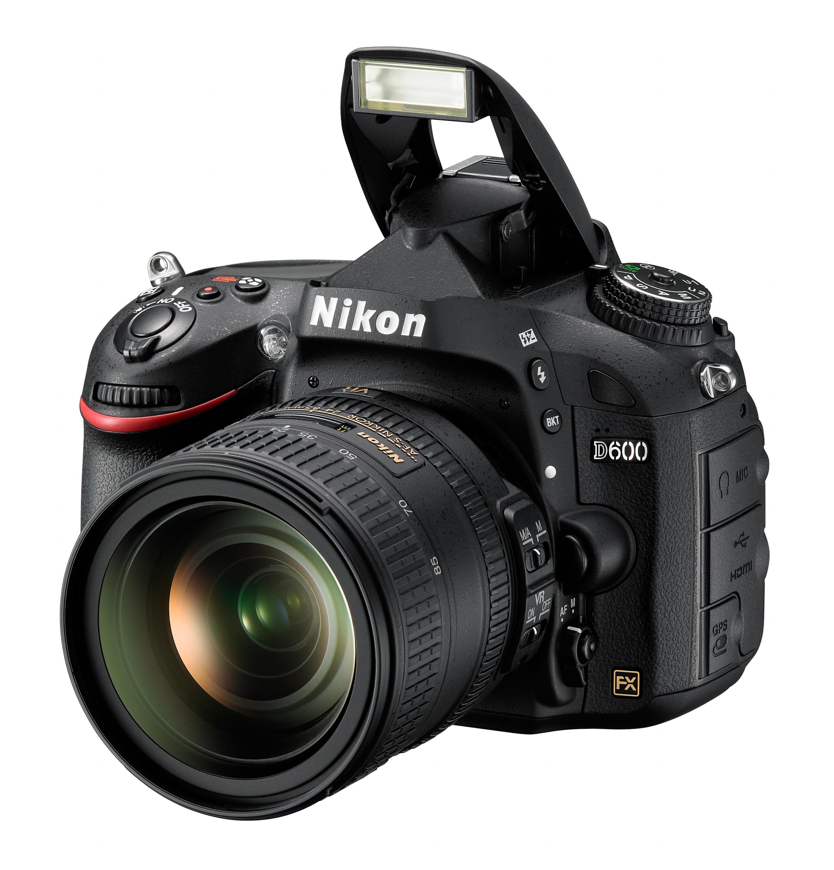 Nikon D600 med blitsen oppe.Foto: Nikon