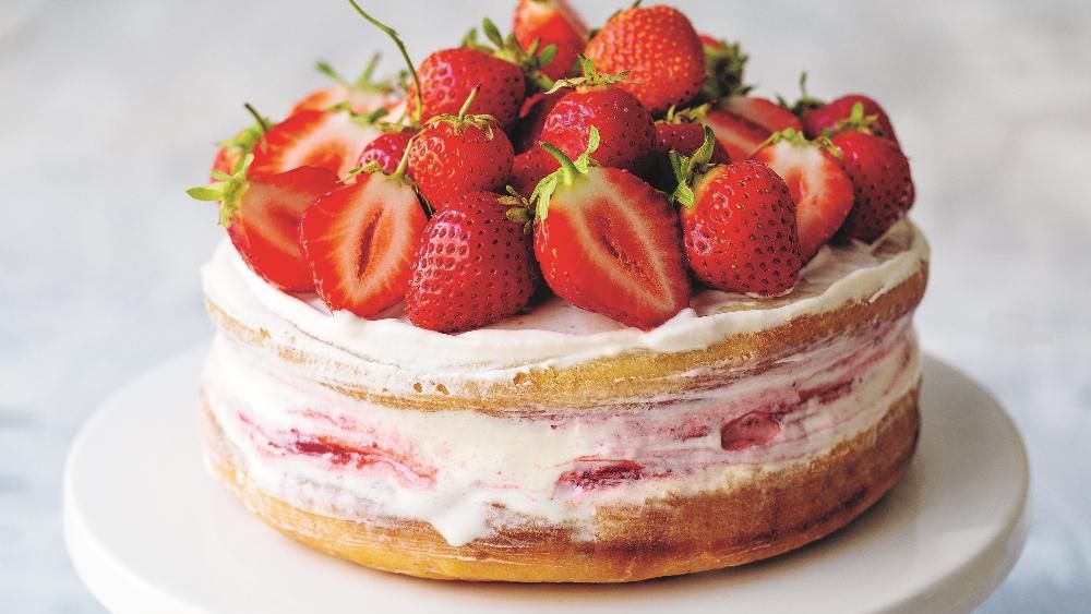 Glasstårta med jordgubbar 