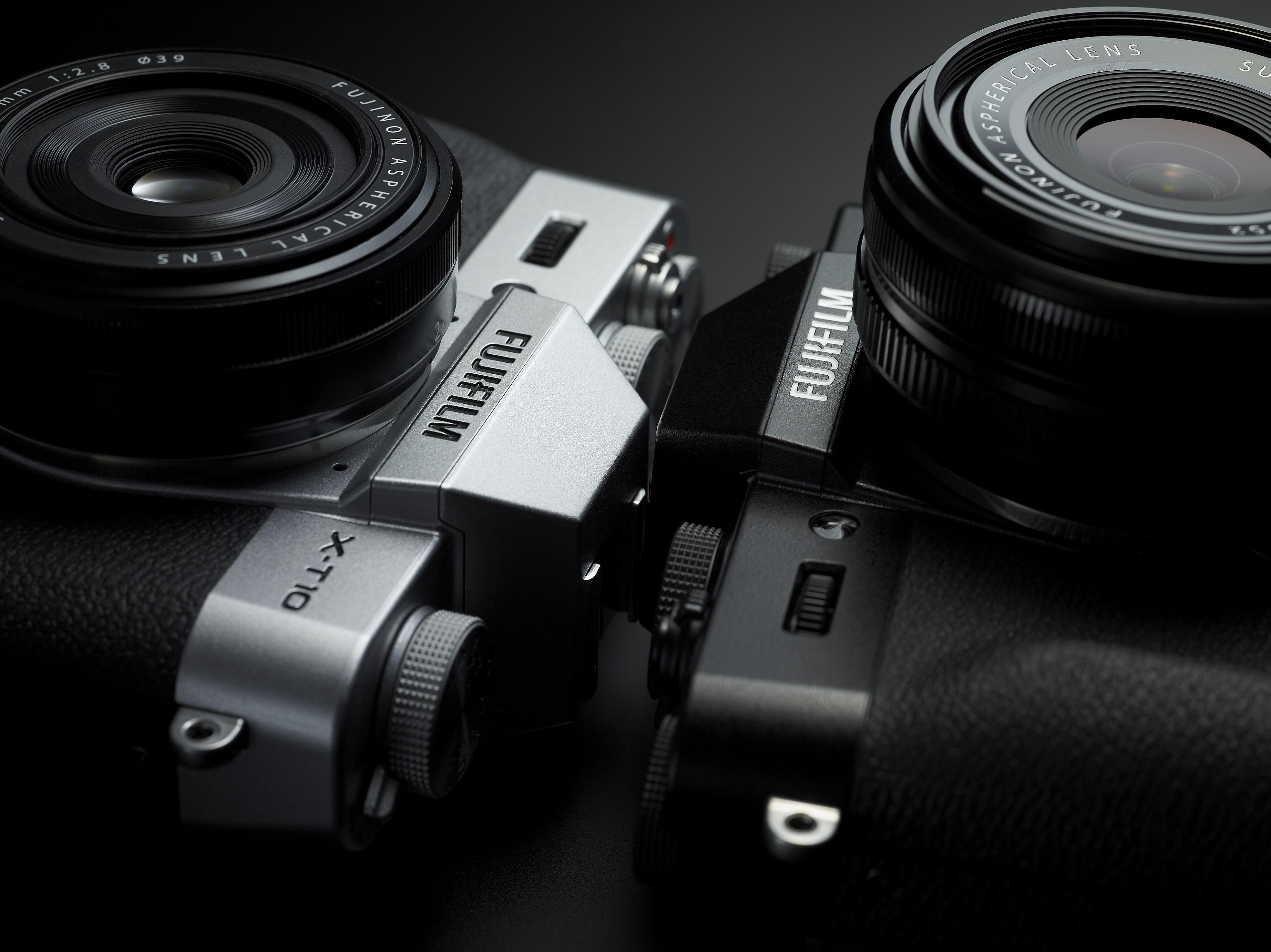 Fujifilm X-T10 er tilgjengelig i to farger. Foto: Fujifilm