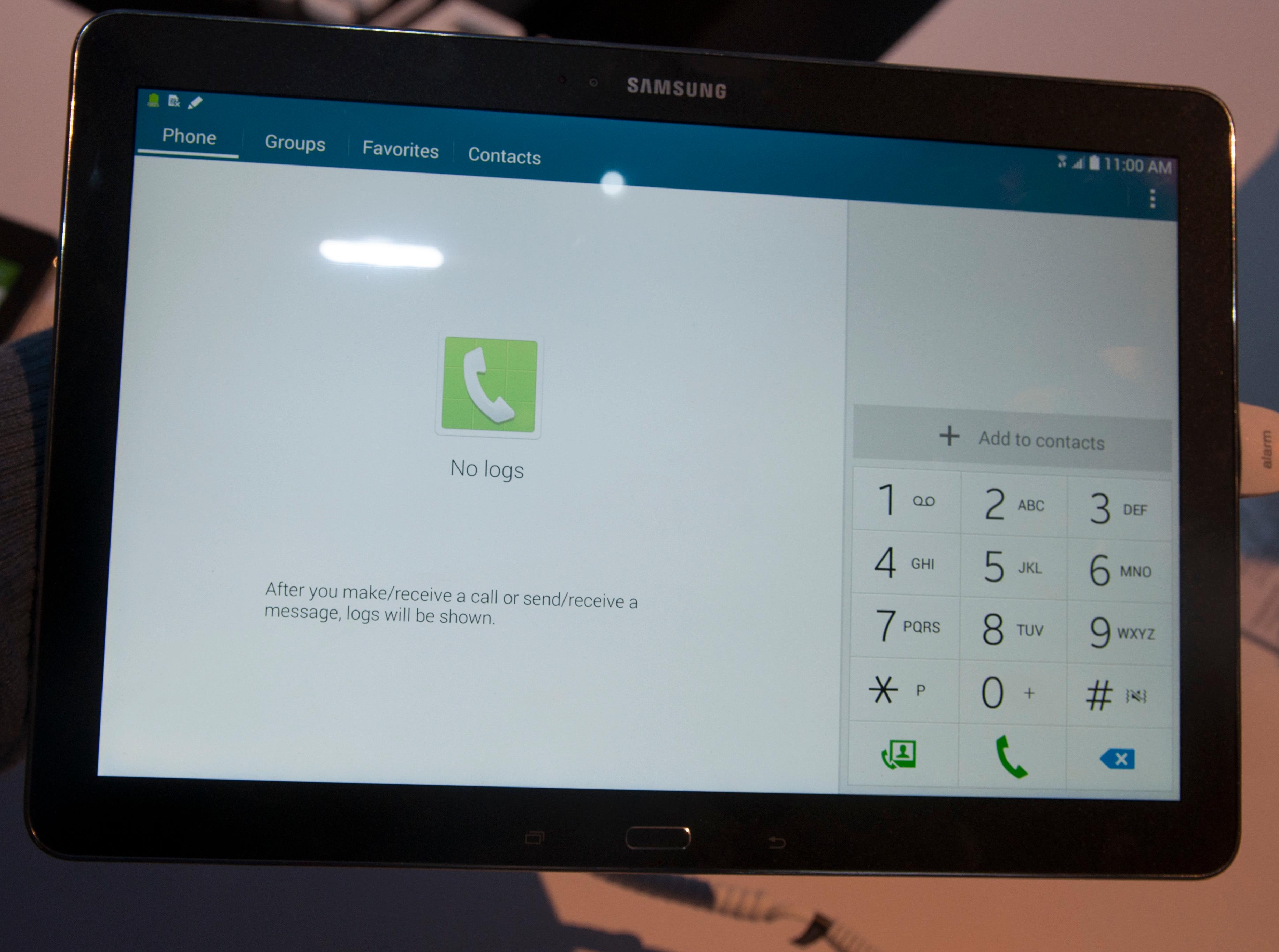 Selvsagt kan du ringe med Galaxy TabPRO 12.2. Det er litt uklart om brettet vil bruke SIM-kortet som står i, eller basere seg utelukkende på Bluetooth-tilkobling mot en telefon. Etter det vi får opplyst kan løsningen variere mellom markedene.Foto: Finn Jarle Kvalheim, Amobil.no