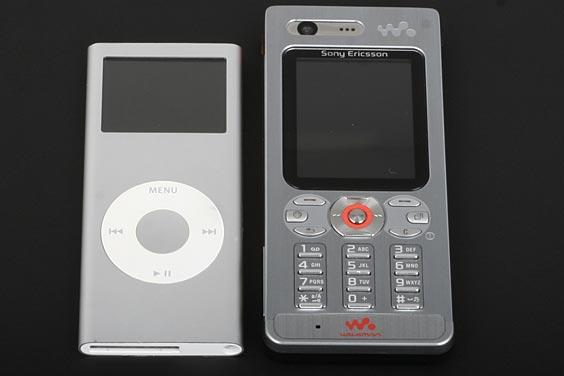 Telefonen er ikke så veldig mye større enn en iPod Nano.