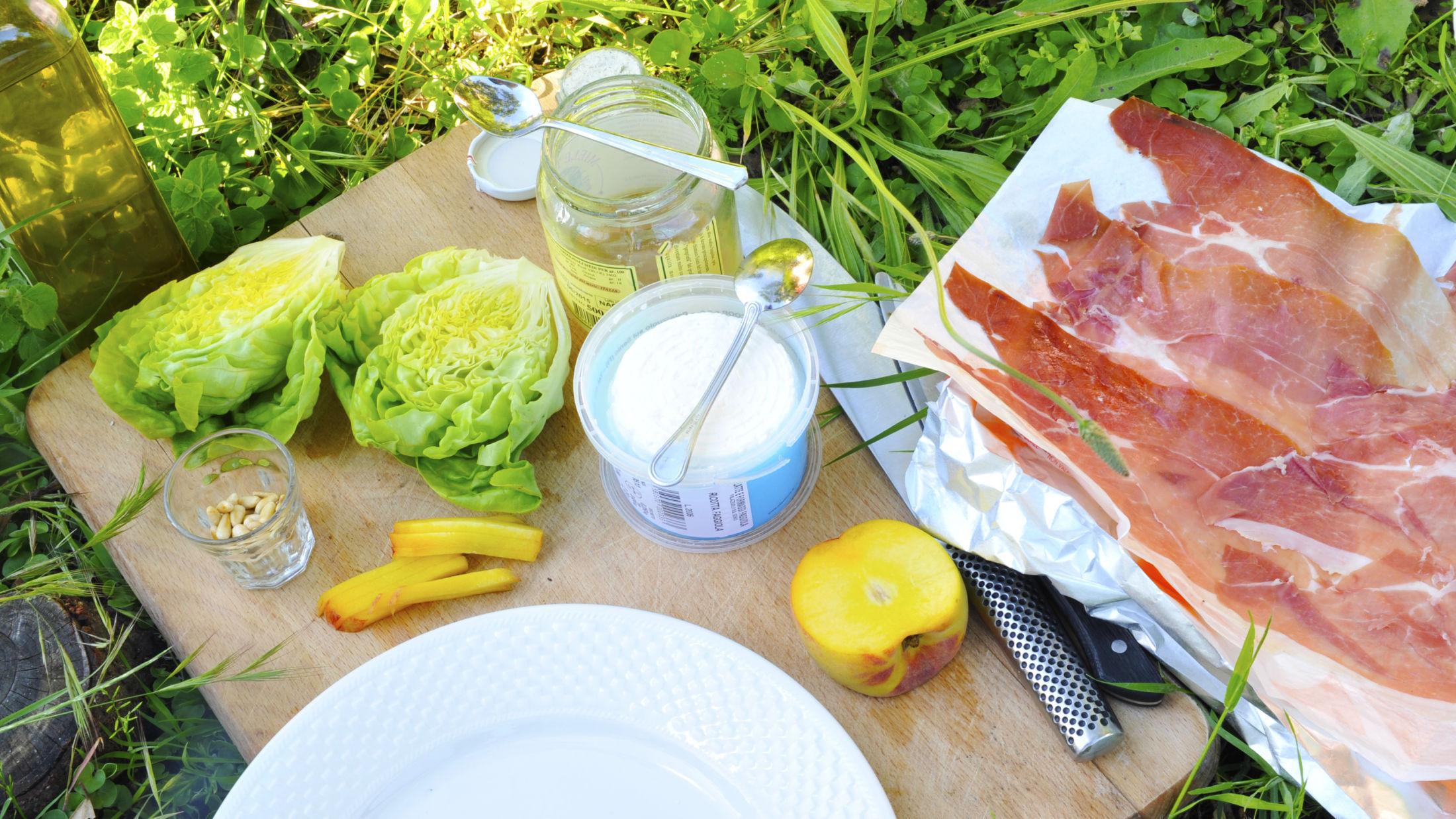 I DET GRØNNE: Grillet salat er enkelt å tilberede ute på tur. Foto: Jon Krog Pedersen.