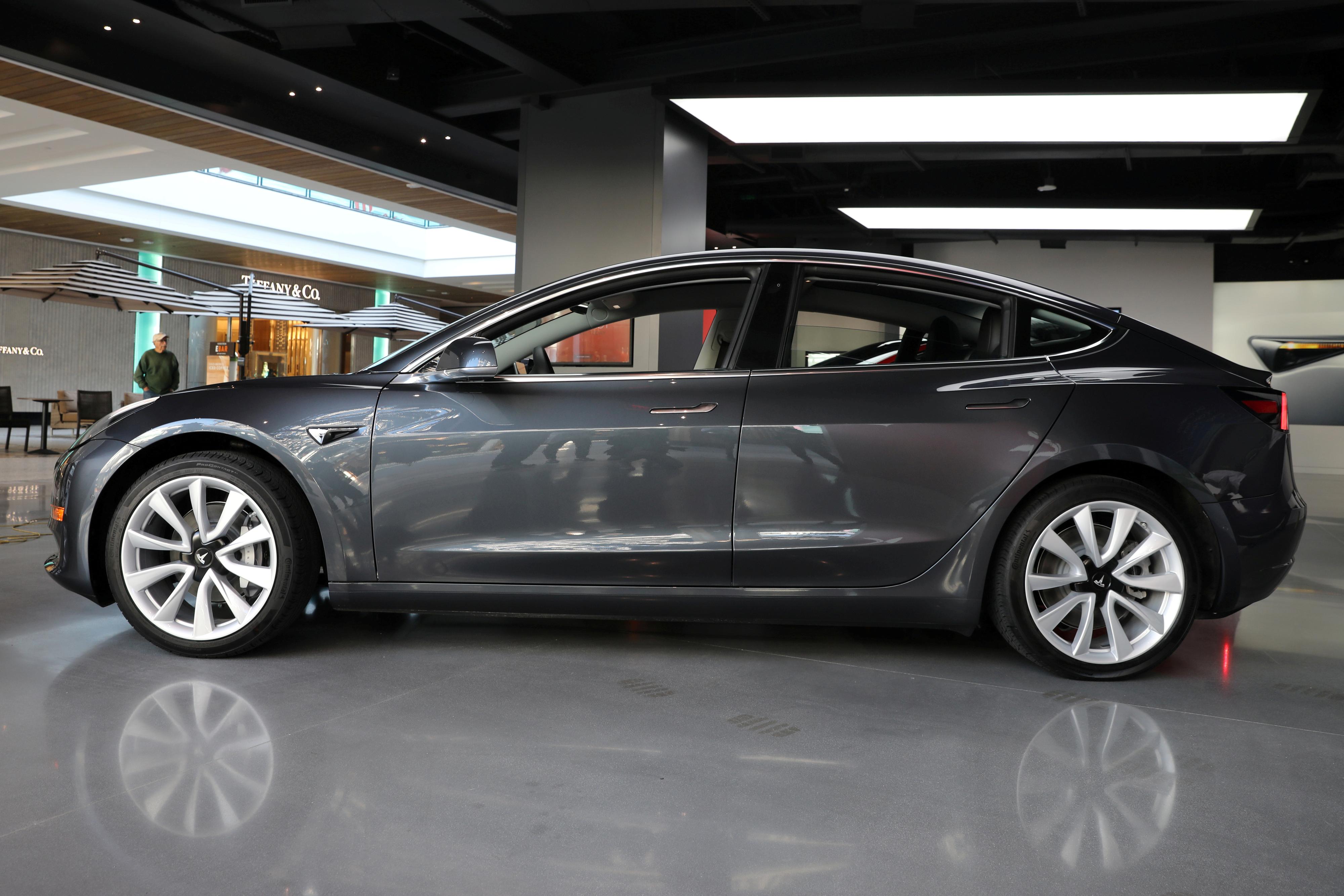 Tesla Model 3 kommer til våre breddegrader tidlig neste år.