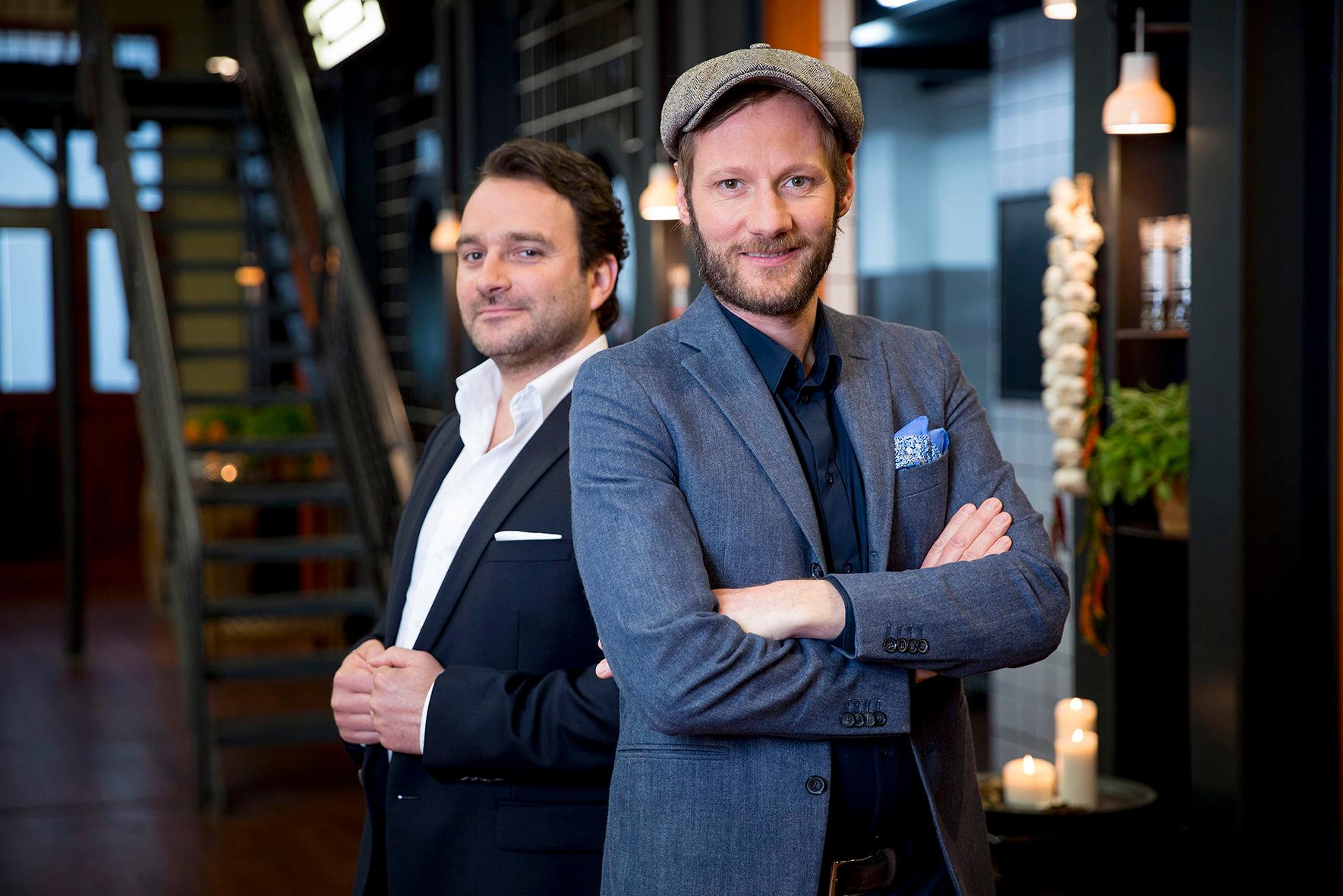 KONKURRANSE: Dommerne Gregory Paul og Kjartan Skjelde styrer skjebnen til håpefulle kokkespirer på TV. Foto: TV3