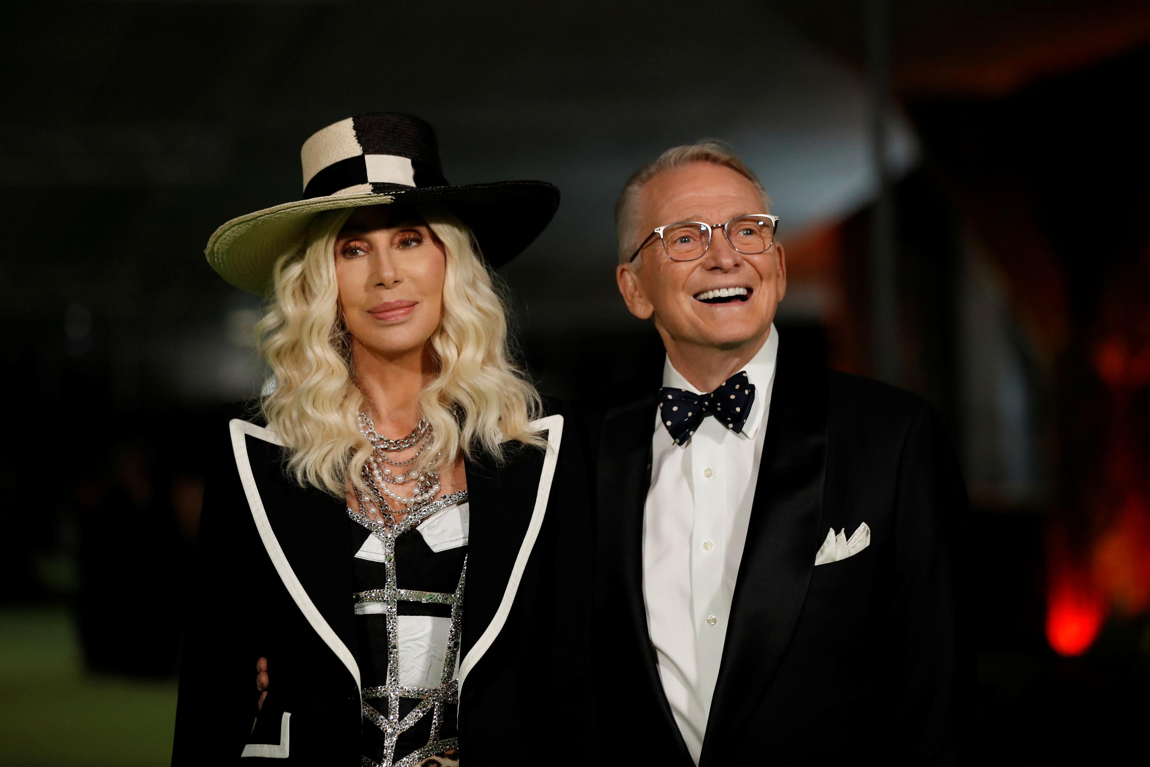 GAMLE VENNER: Cher og Bob Mackie har vært venner i en årrekke. Her er de på «Academy Museum of Motion Pictures galla» i Los Angeles 25. september 2021.