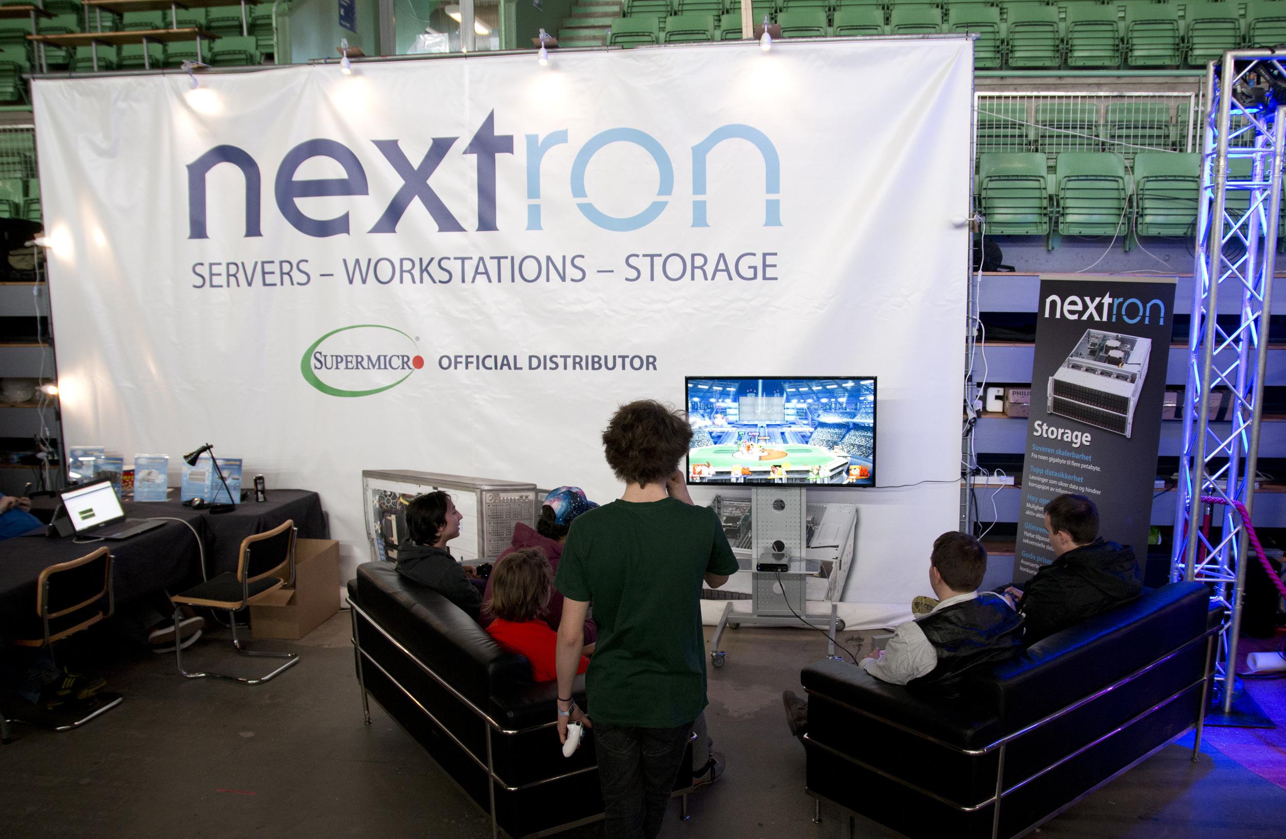 Nextron stiller med servere til en halv million, og egen kosestand.