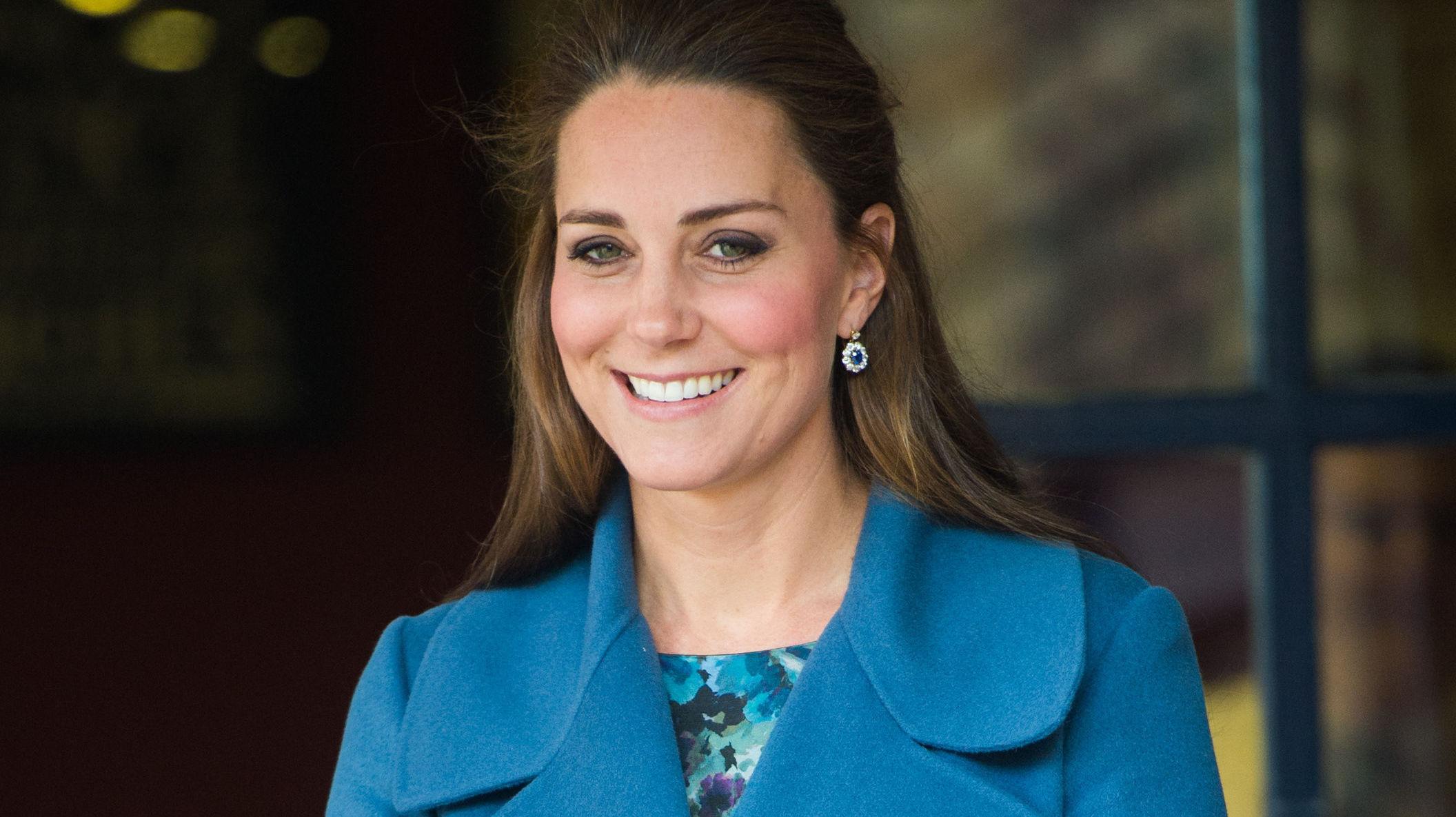 CHIC: Vi skjønner godt hvorfor hertuginne Kate ble kåret til å kle gravidmagen best i verden. Foto: NTB scanpix