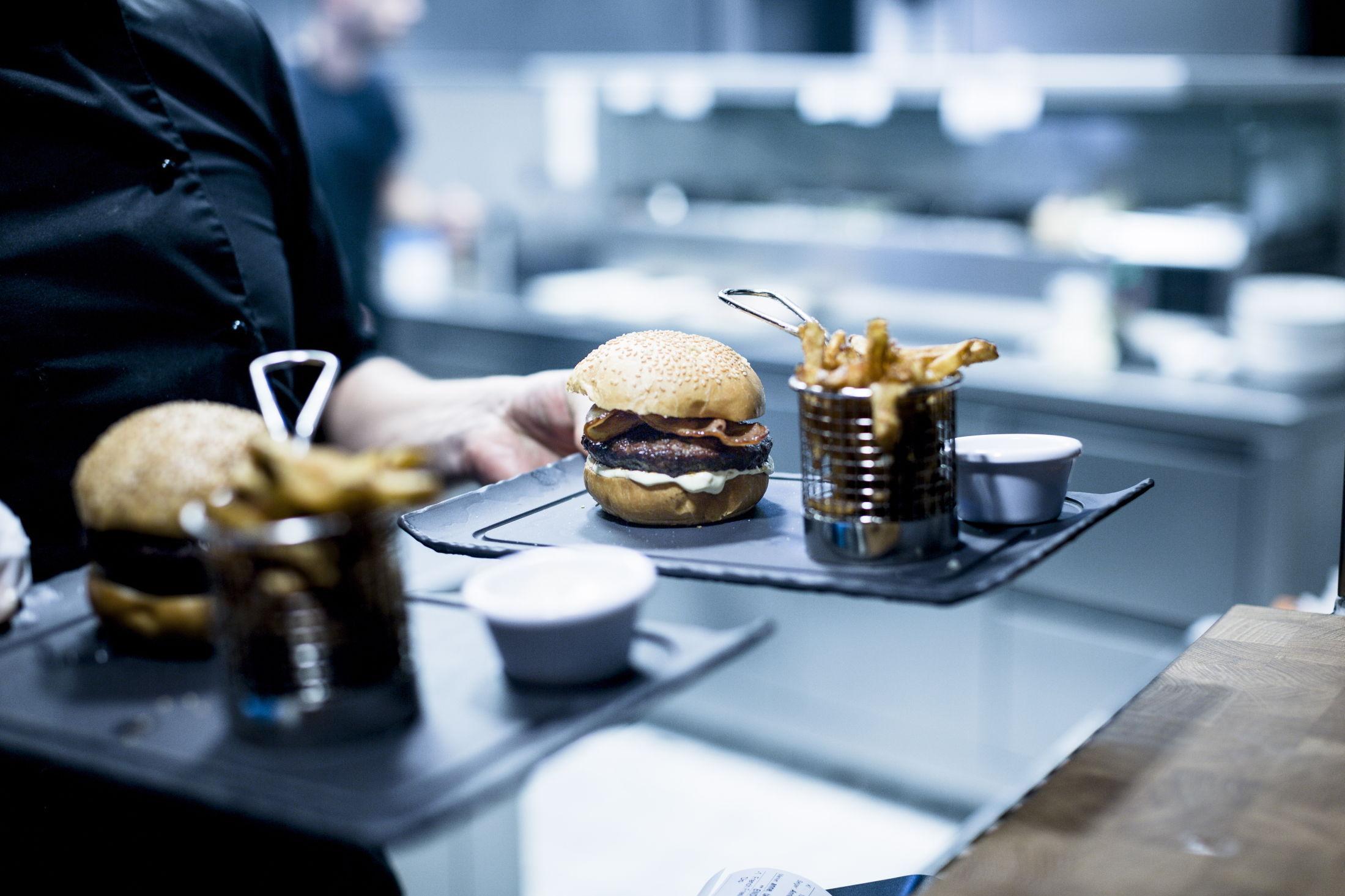 MIDT PÅ TREET: Det er dessverre et lite stykke igjen før Burger Bar knekker burgerkoden. Foto: Krister Sørbø/VG
