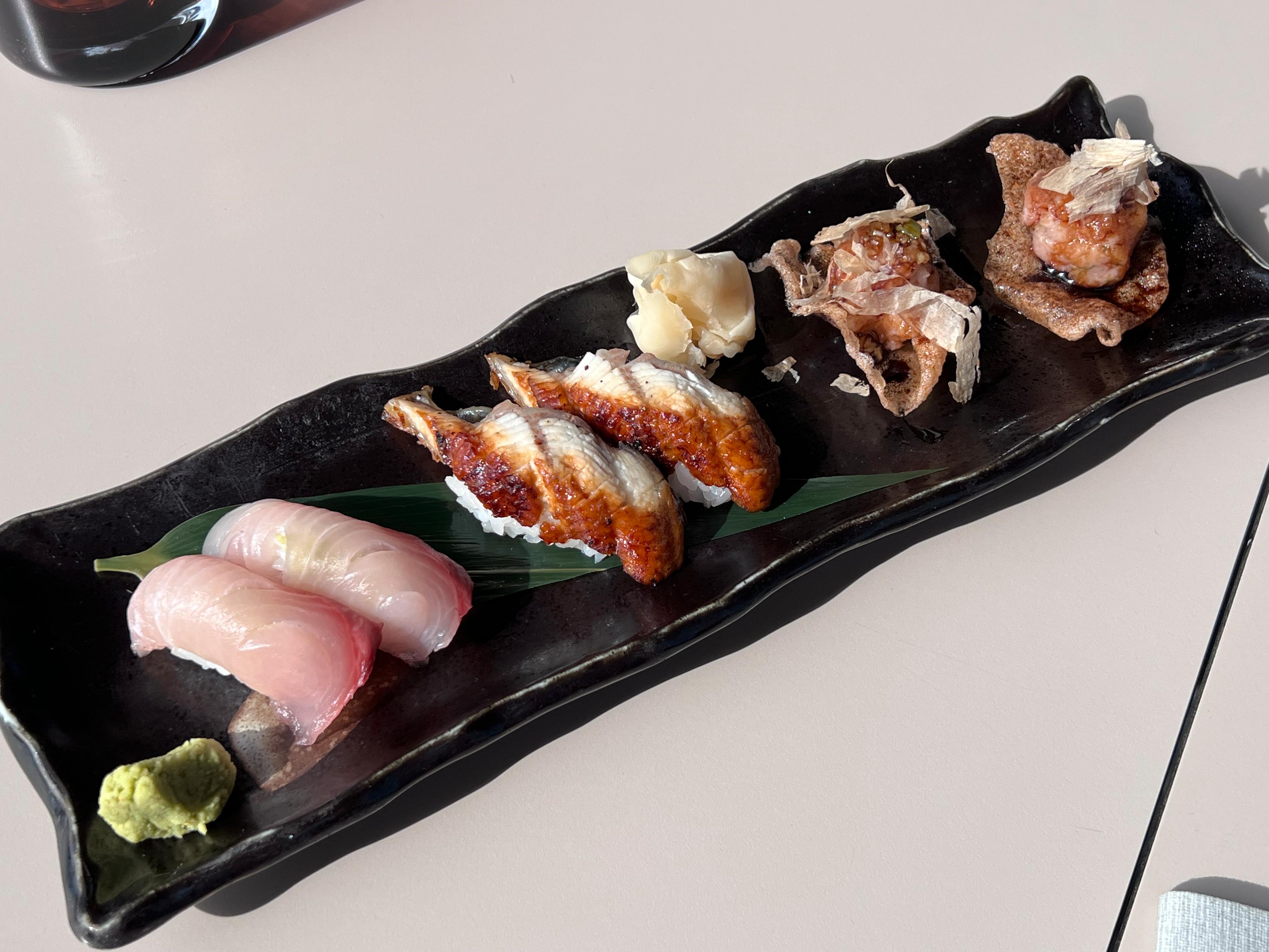 Sushi og snacks på Hanami.
