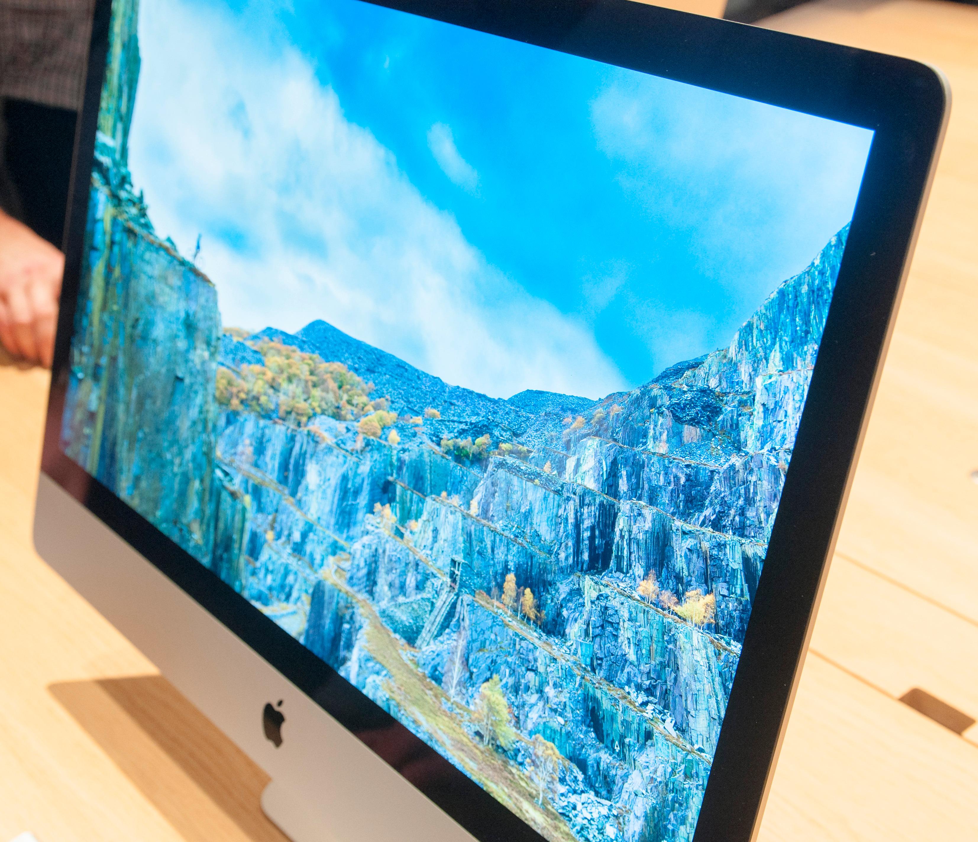Nye iMac har fått en virkelig heftig skjerm, men prislappen er også ganske drøy. 22 000 kroner koster den i Norge.Foto: Finn Jarle Kvalheim, Tek.no