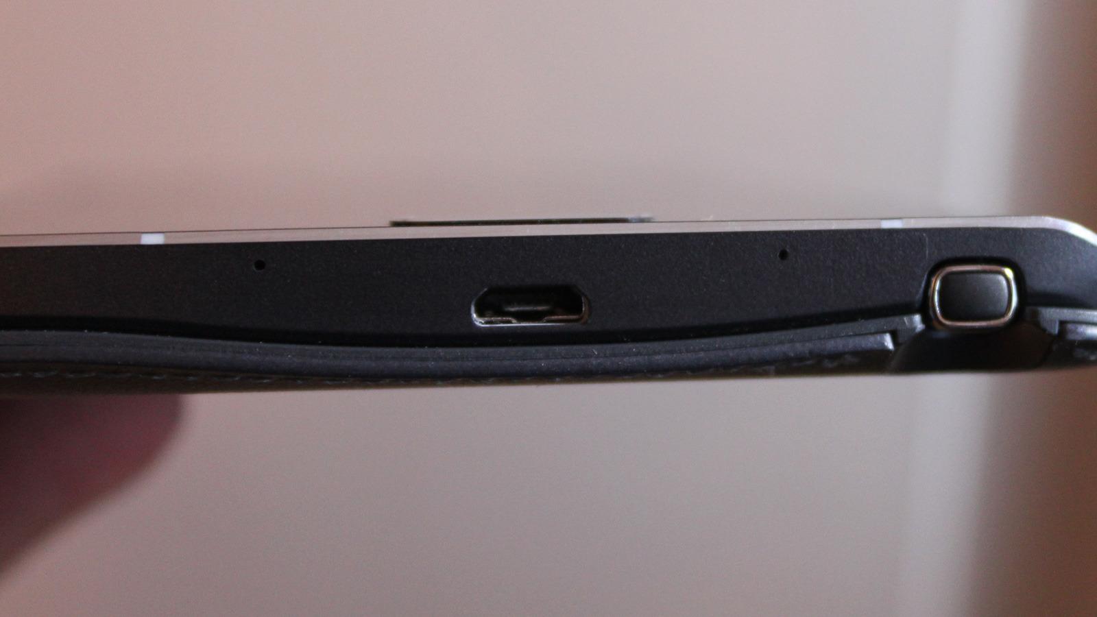 Samsung har gått tilbake til den vanlige USB-porten.Foto: Espen Irwing Swang, Tek.no