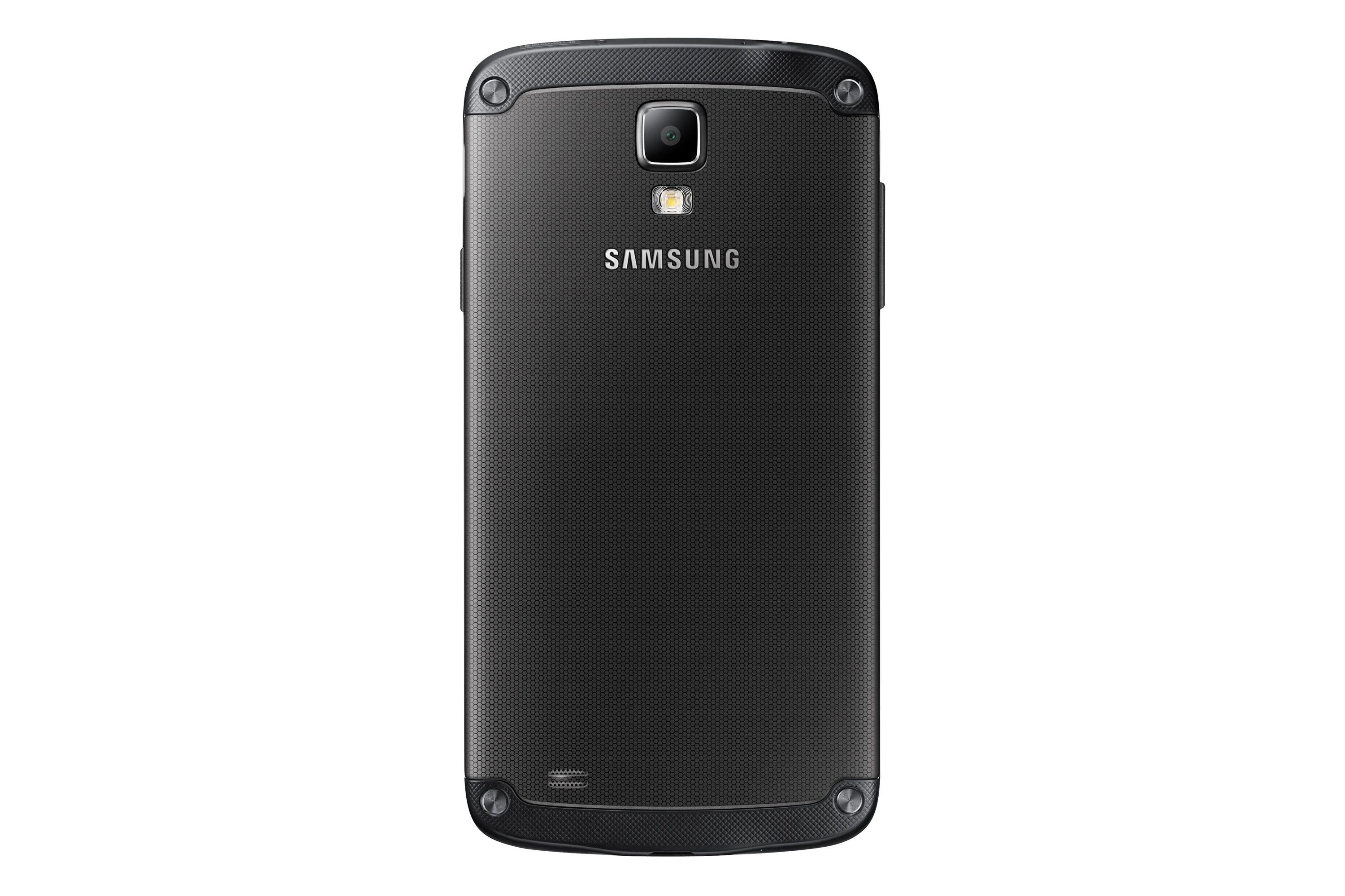 Du ser at Galaxy S4 Active er laget for å være hakket mer robust enn originalen - men den ser likevel ikke voldsomt pansret ut sammenliknet med tidligere vanntette Samsung-telefoner.Foto: Samsung