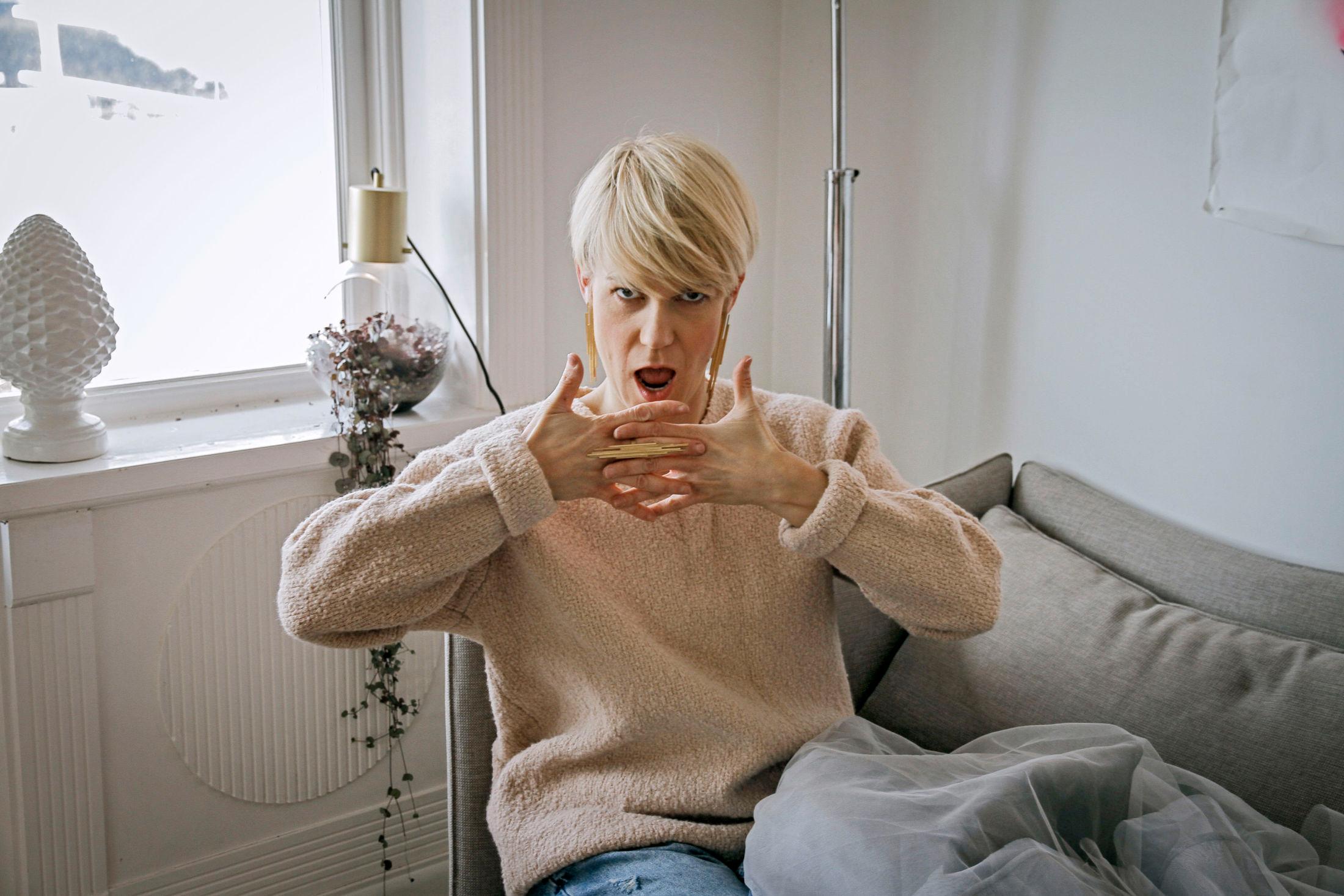 EGET SMYKKEBUDSJETT: Sigrid Bonde Tusvik er opptatt av å legge penger i tilbehøret. Foto: Maiken Svendsen/MinMote