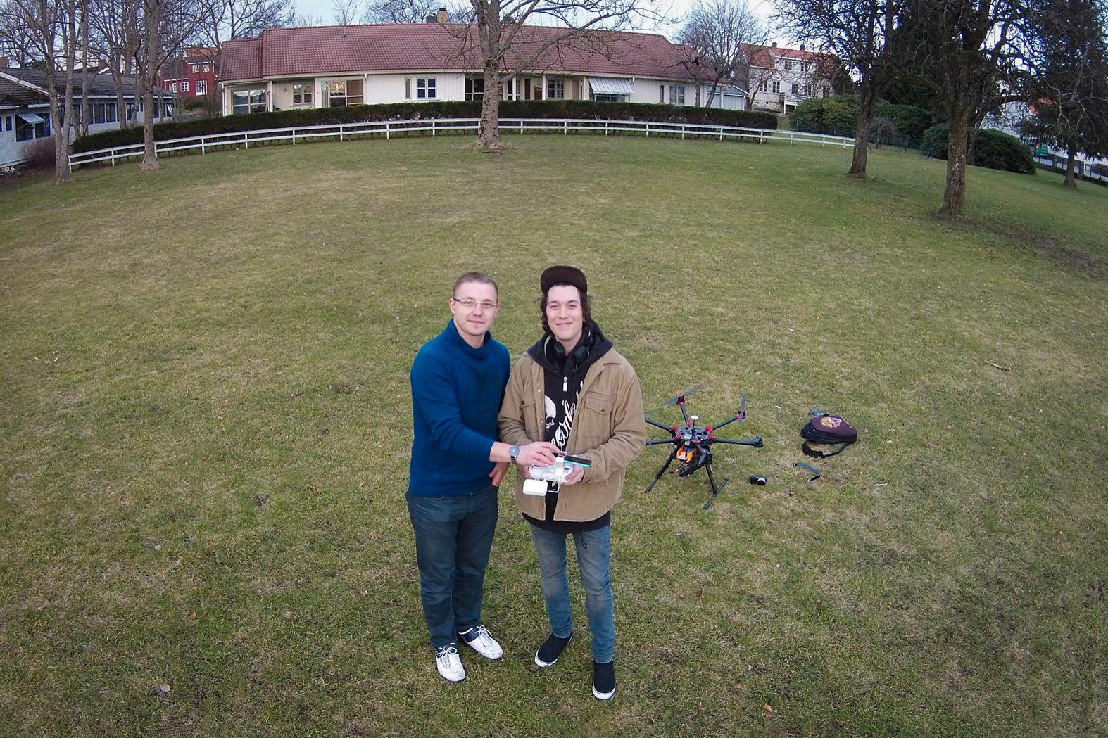 Vitaly Slettevoll og Marcus Holm Andreassen. Foto: Droneverkstedet