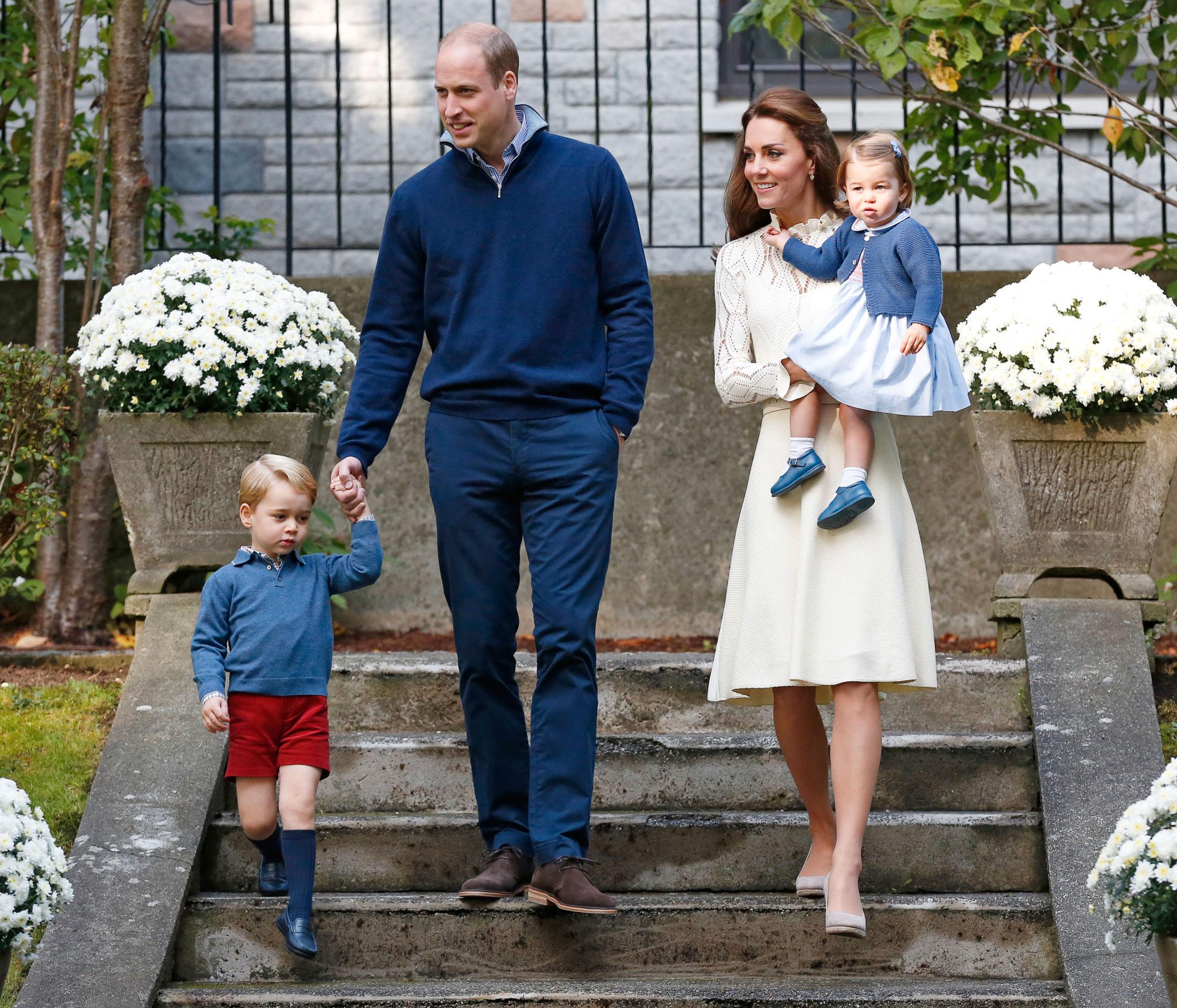 ELSKER BLONDER: Kate fikk ikke nok av blonder! Her sammen med prins William og barna George og Chalotte. Foto: Chris Wattue/Reuters