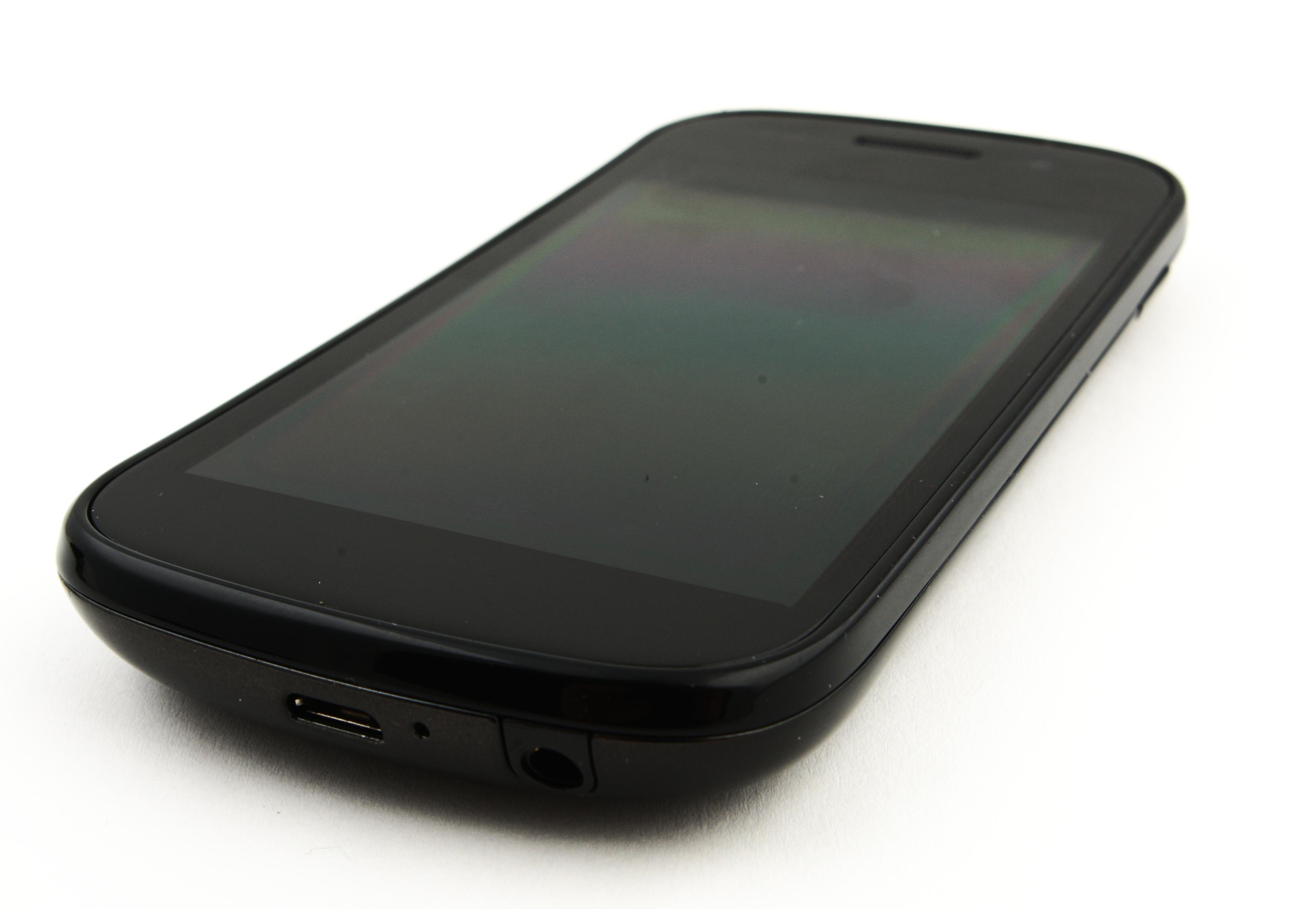 Det er ingen tvil om at Nexus S er stilrent designet.