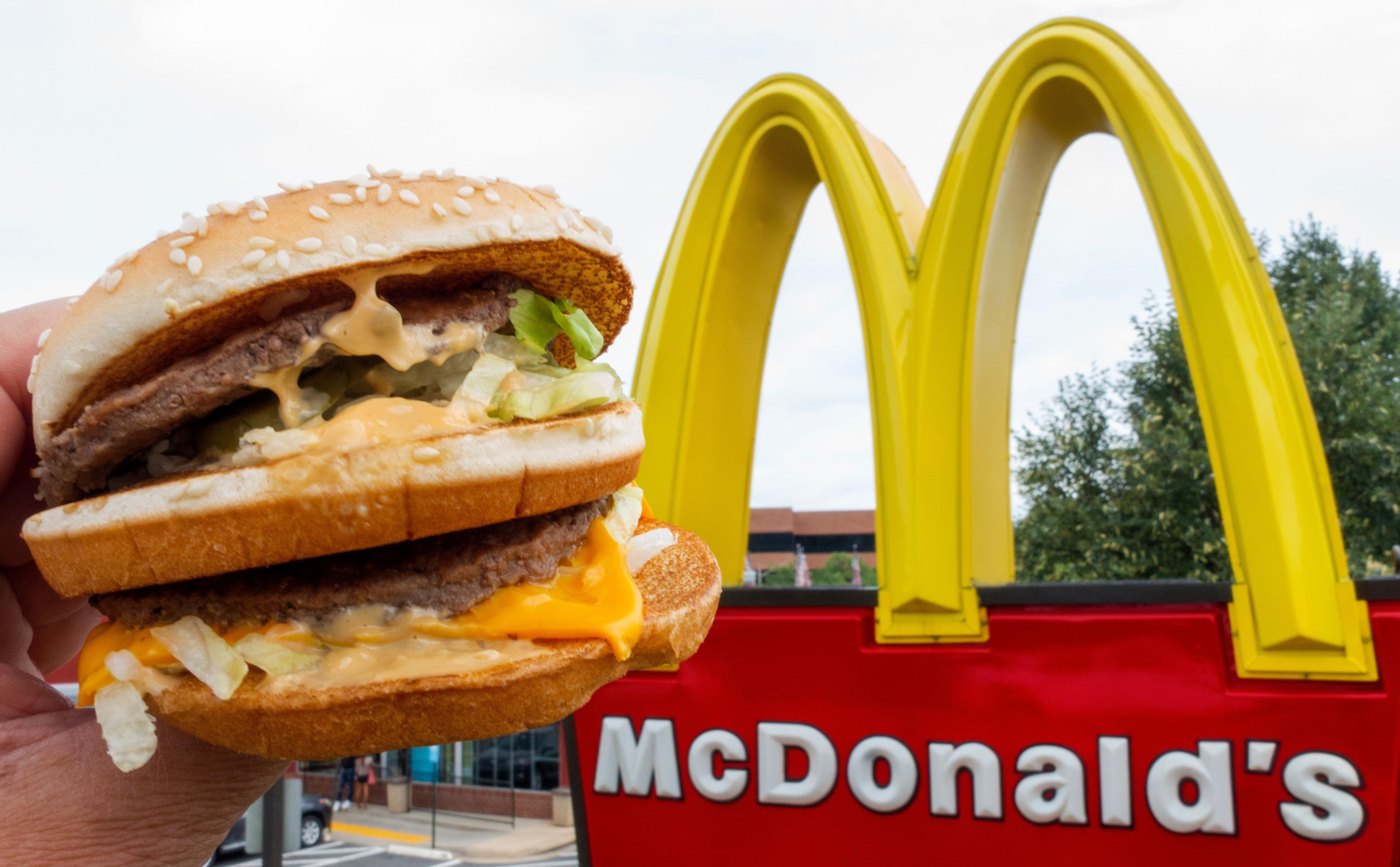 IKKE HEMMELIG: McDonalds er én av mange kjeder som har avslørt oppskriften til sine mest kjente retter.