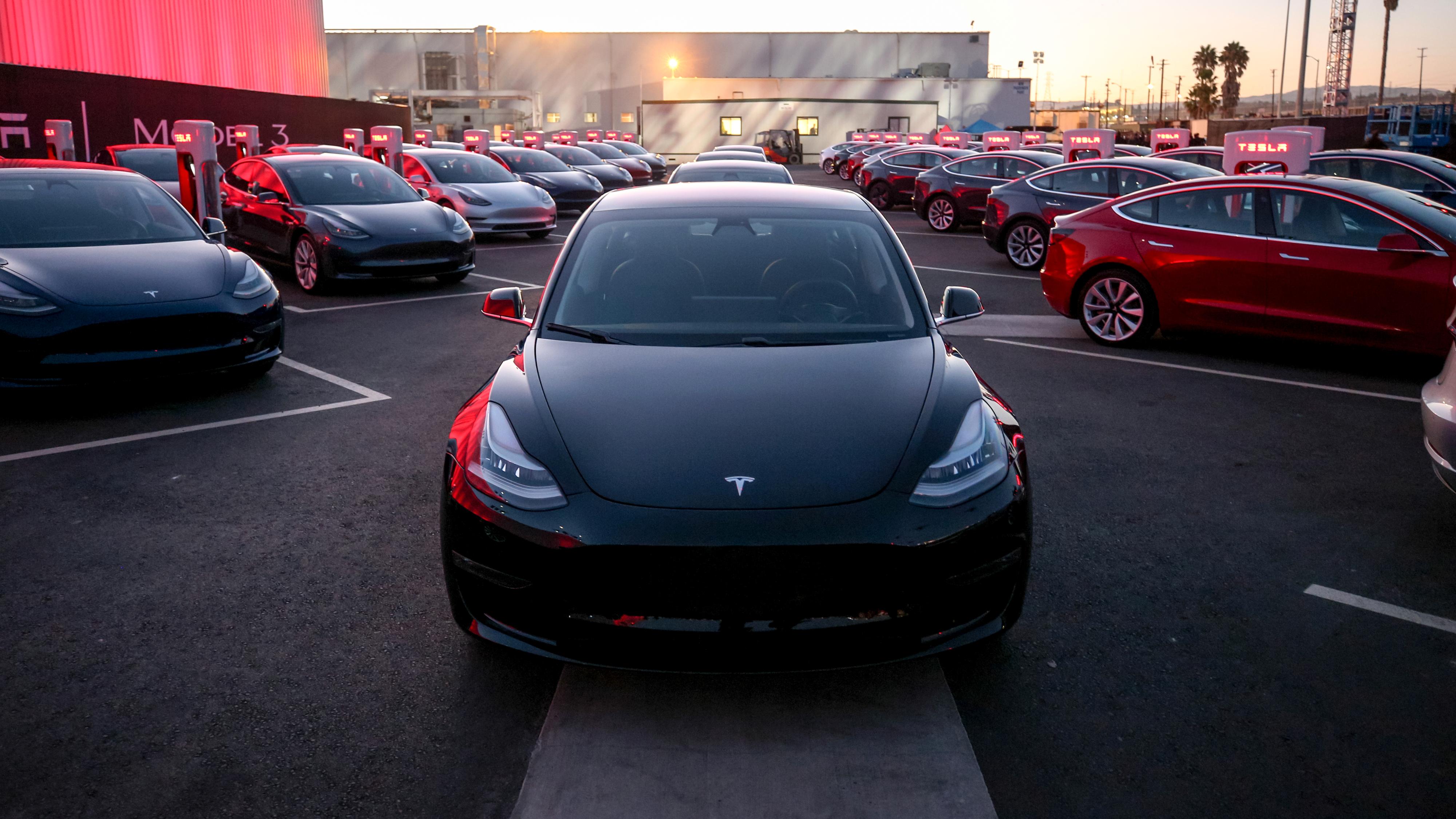 Tesla-bilene får stor oppdatering. Bilde: harvest films