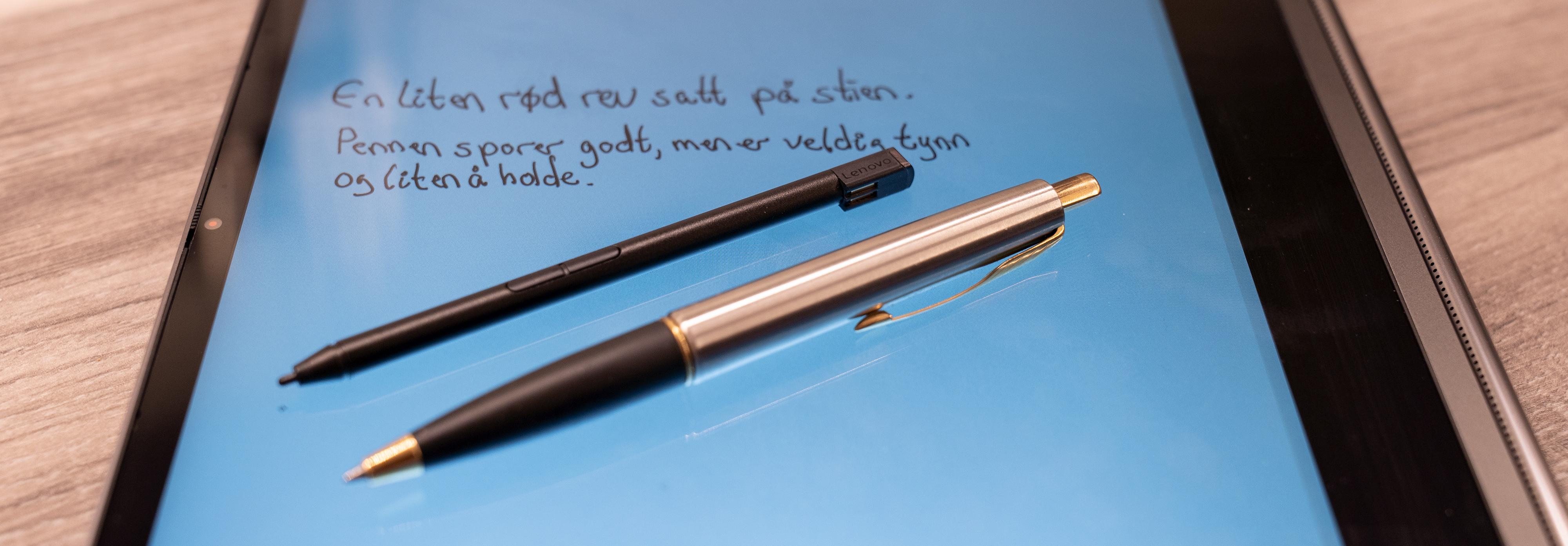 Sammenlignet med en vanlig penn blir Lenovos digitale penn veldig liten å holde i og skrivekrampa melder seg etter minutter.