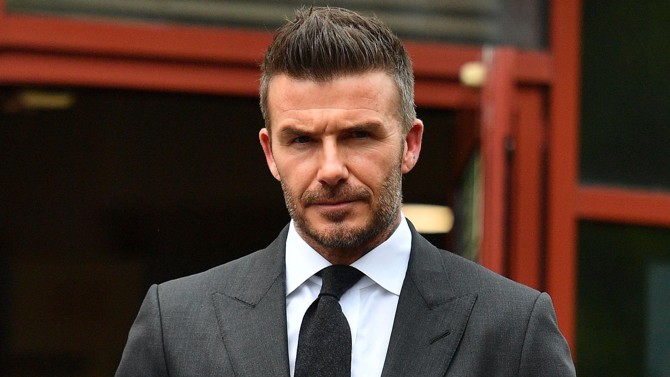 KNYT DET SOM BECKHAM: David Beckham bruker ofte den klassiske four hand-knuten på slipset. Foto: Daniel Leal/AFP.