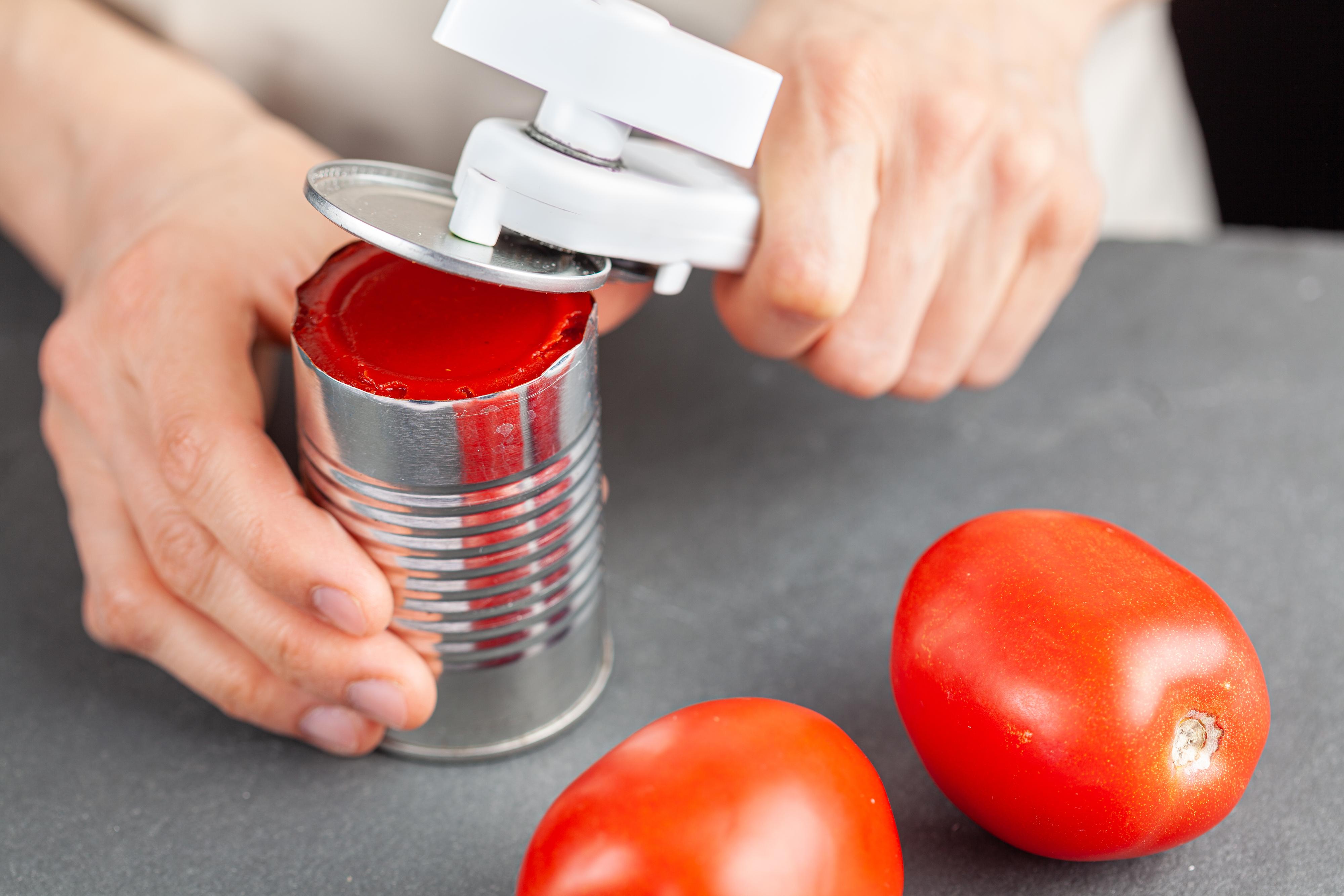 KLASSIKER: Mange oppskrifter krever et par spiseskjeer tomatpuré. Men hva gjør du med resten?